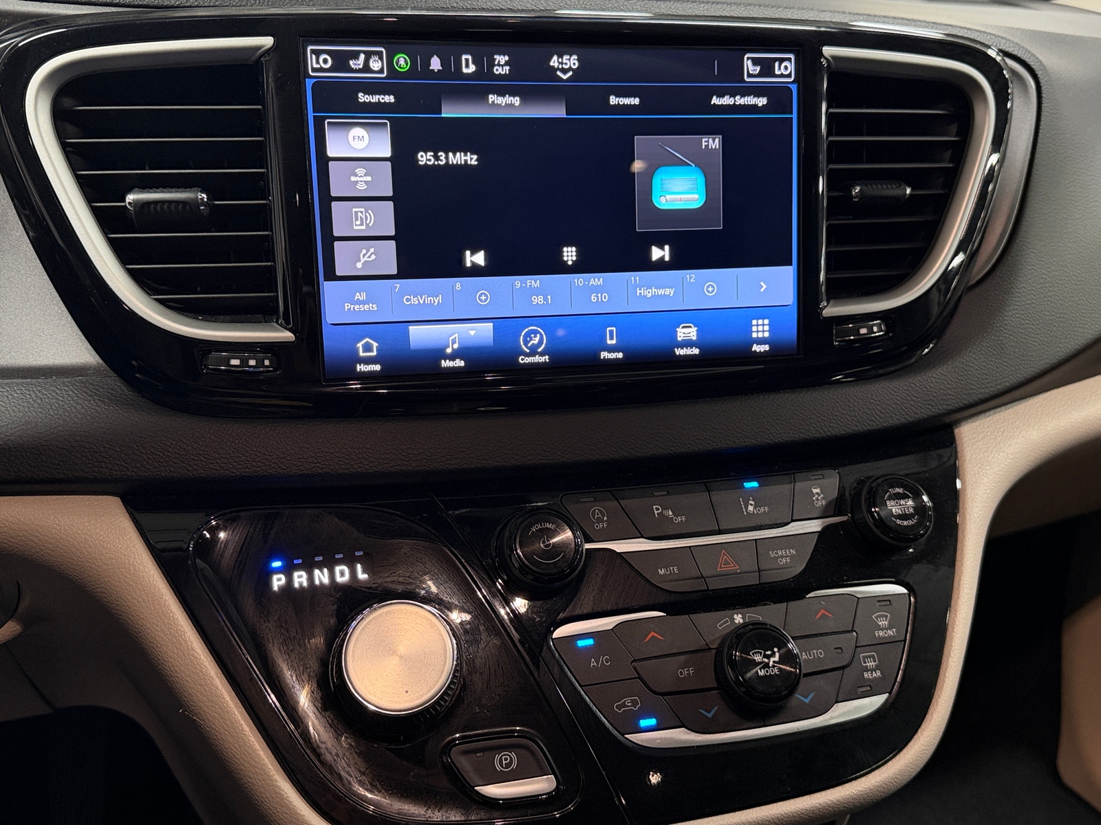Thumbnail: 2024 Chrysler Pacifica - 3