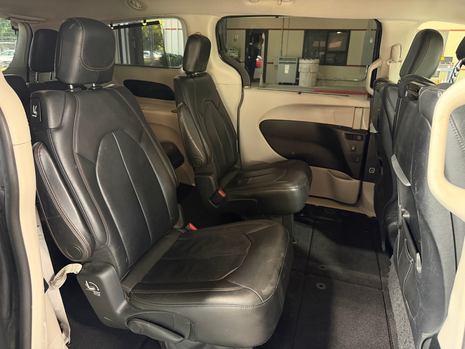 Thumbnail: 2017 Chrysler Pacifica - 5