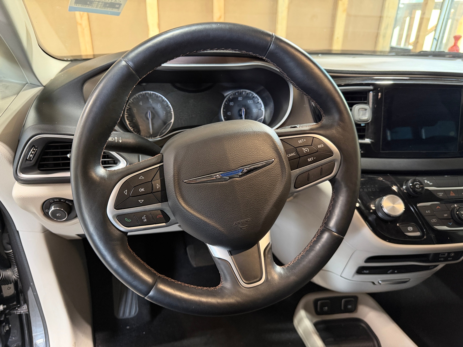 Thumbnail: 2017 Chrysler Pacifica - 4