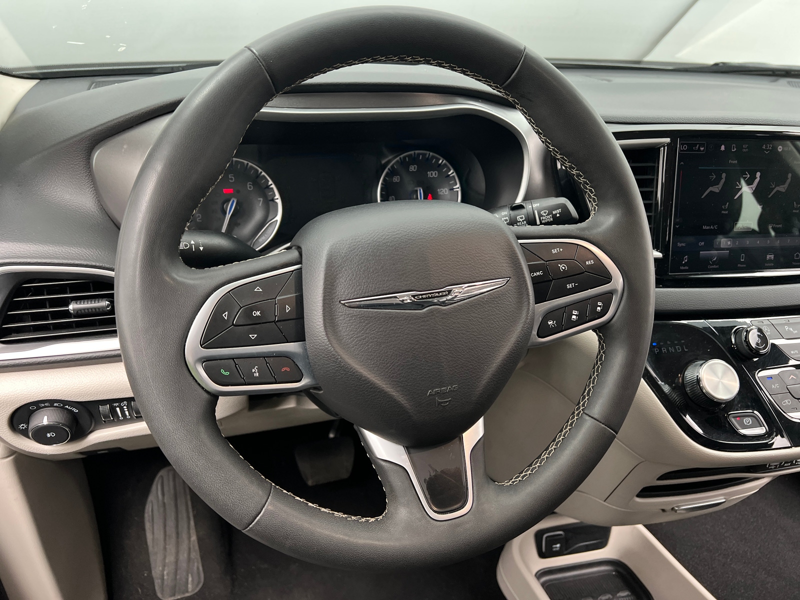 Thumbnail: 2024 Chrysler Pacifica - 4