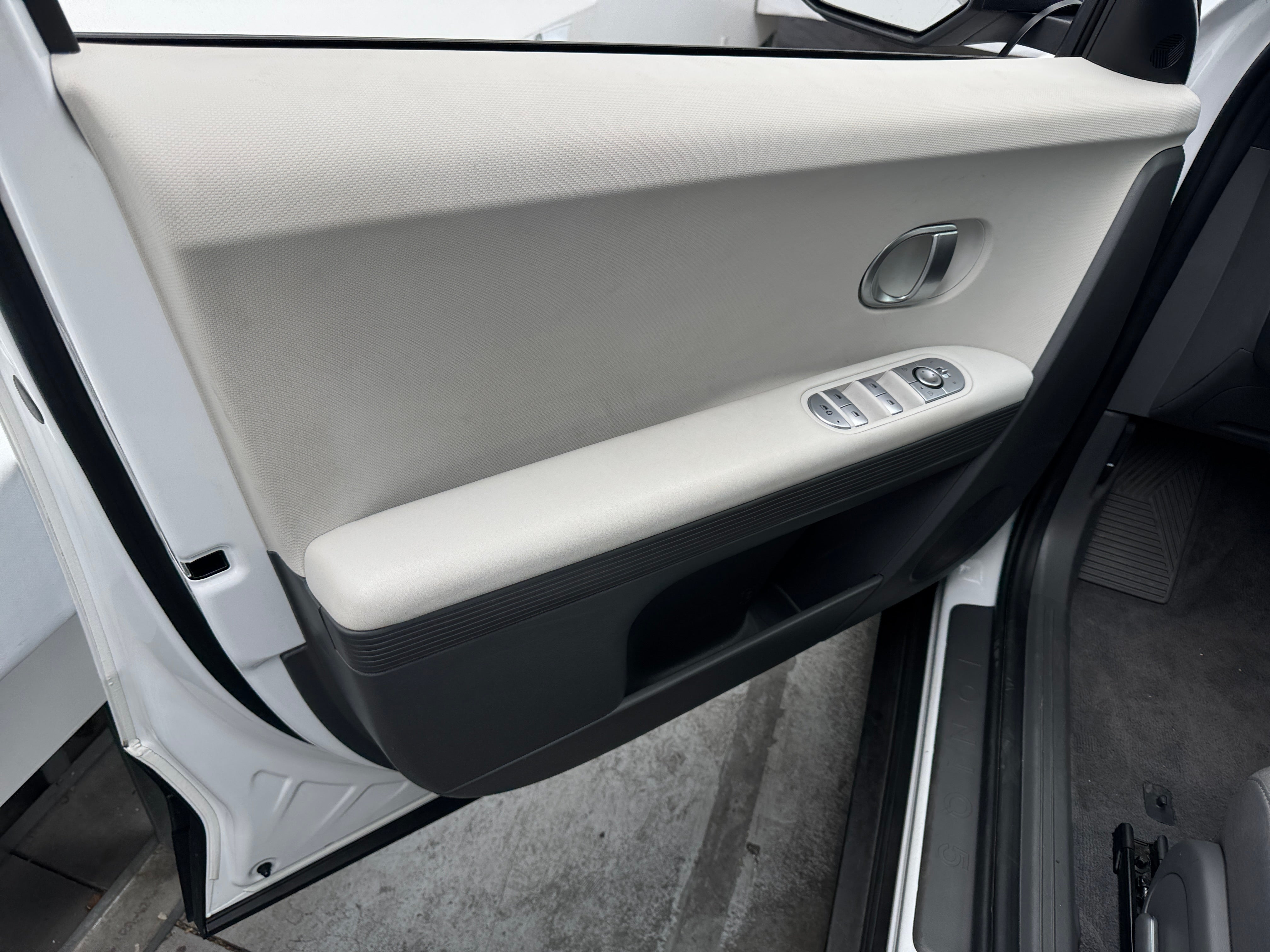 2023 Hyundai IONIQ 5 SE - Photo 9