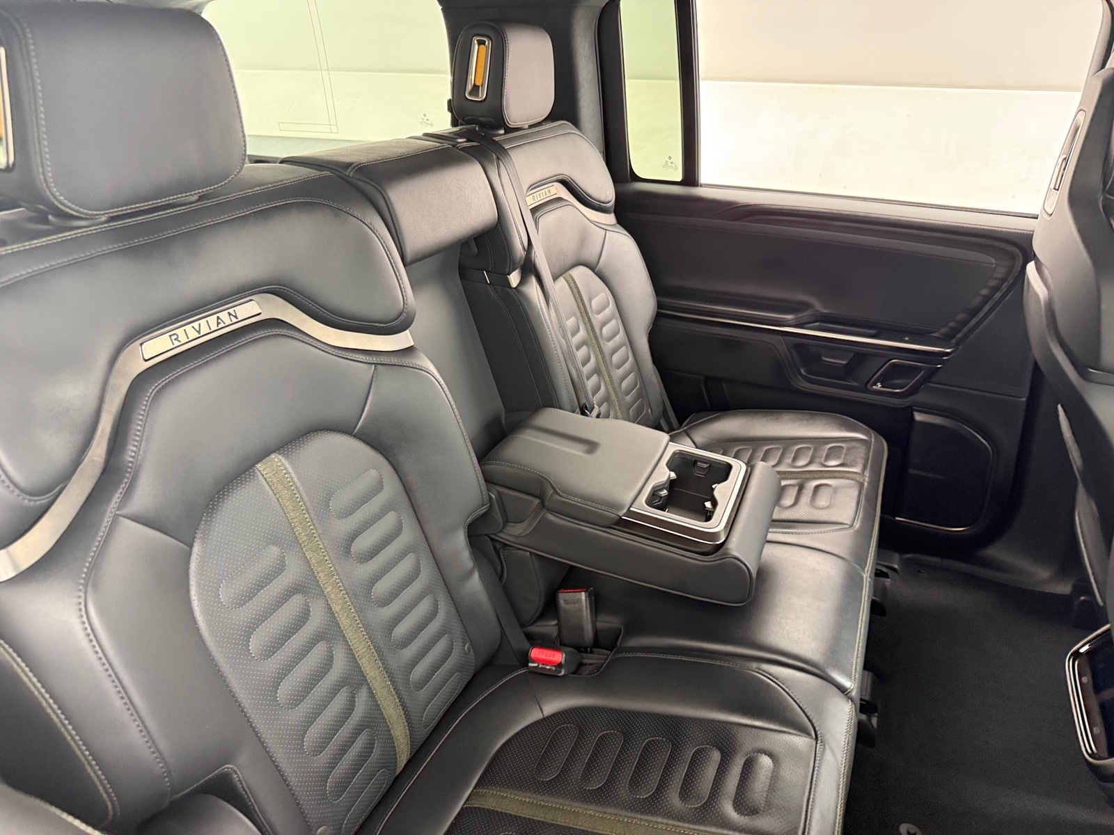 Thumbnail: 2023 Rivian R1S - 5