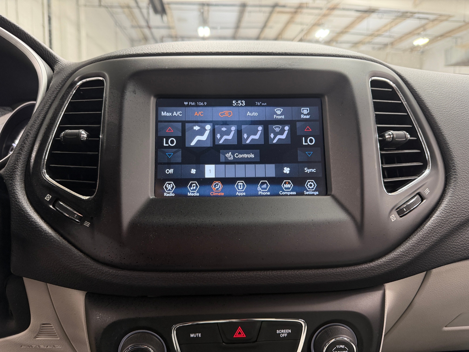 Thumbnail: 2018 Jeep Compass - 4
