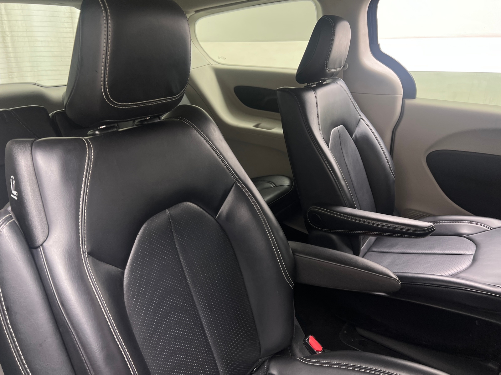 Thumbnail: 2023 Chrysler Pacifica - 5