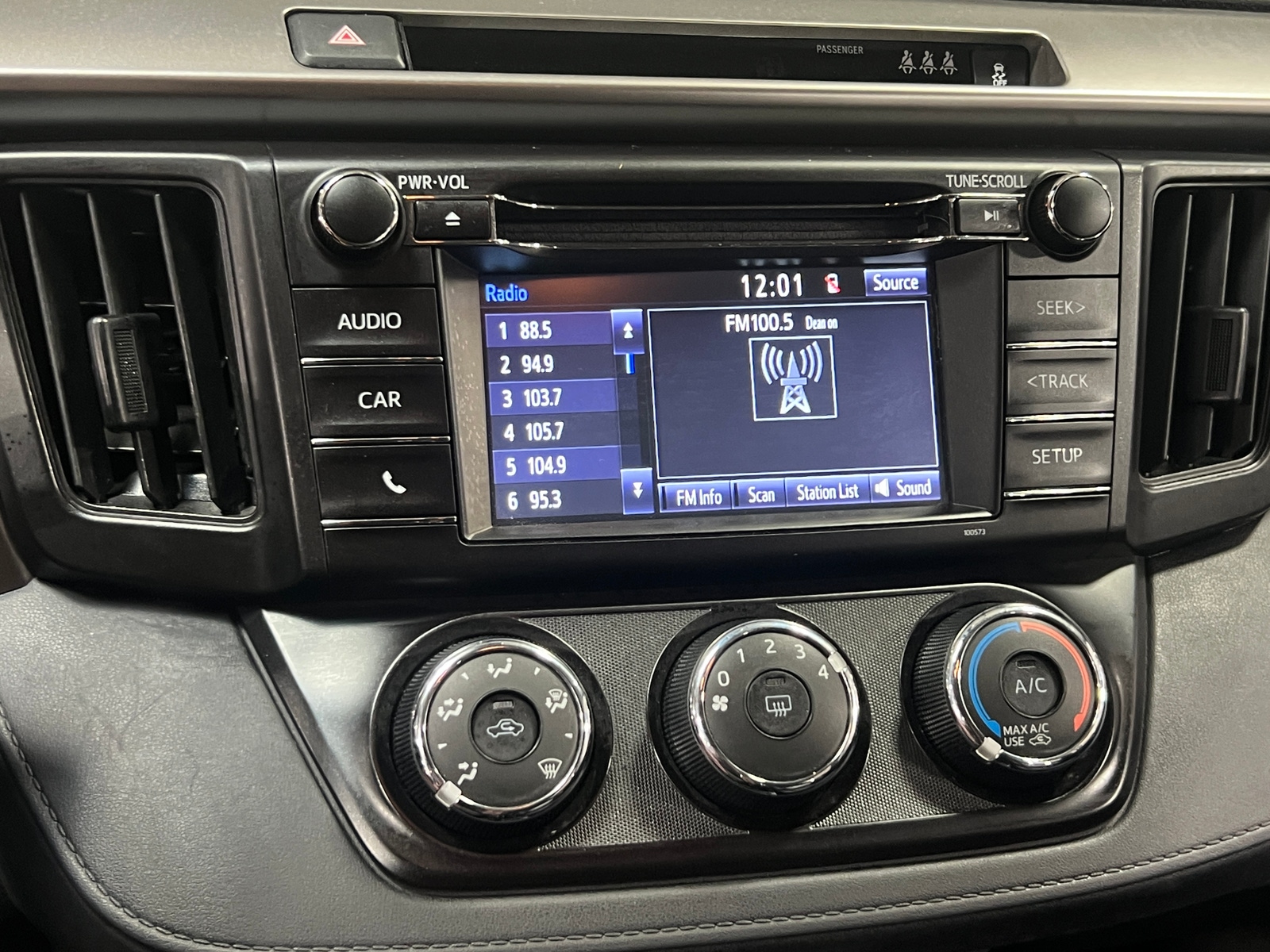 Thumbnail: 2018 Toyota RAV4 - 4