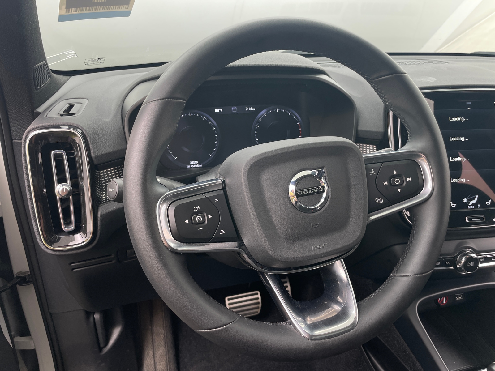 Thumbnail: 2022 Volvo XC40 - 4