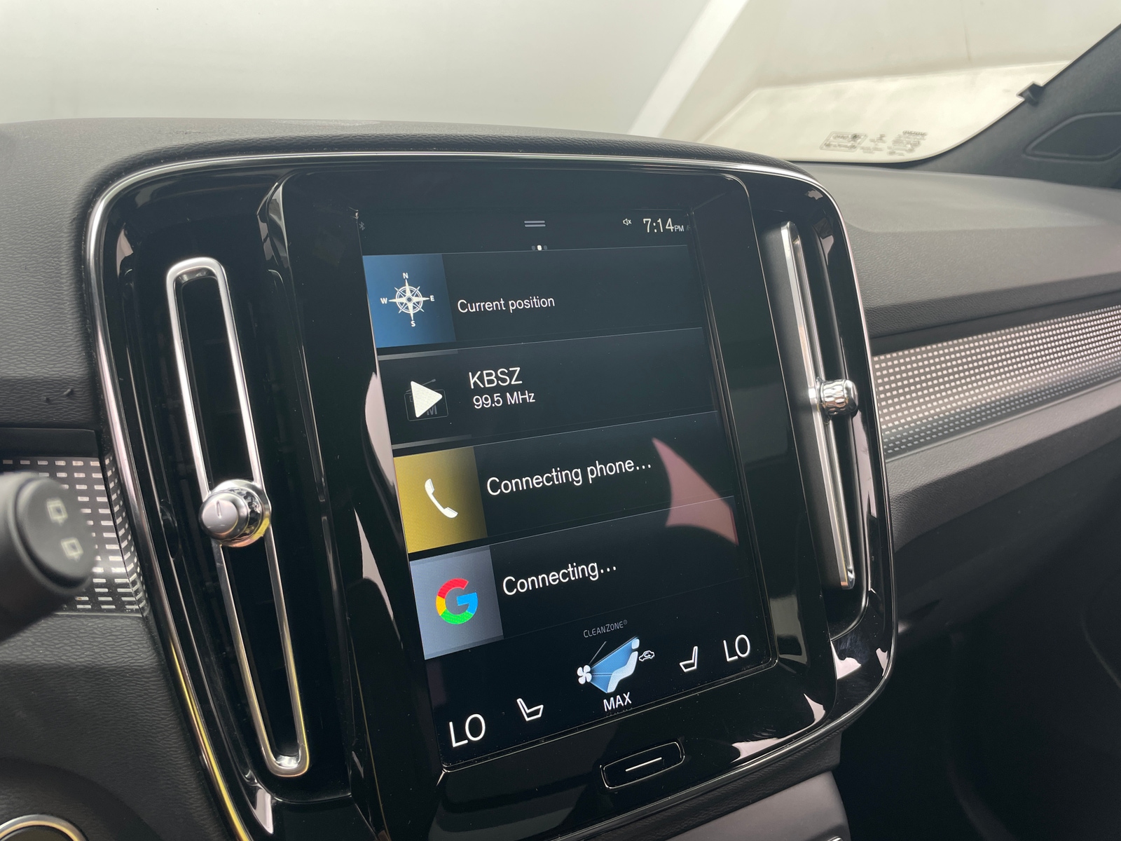 Thumbnail: 2022 Volvo XC40 - 3