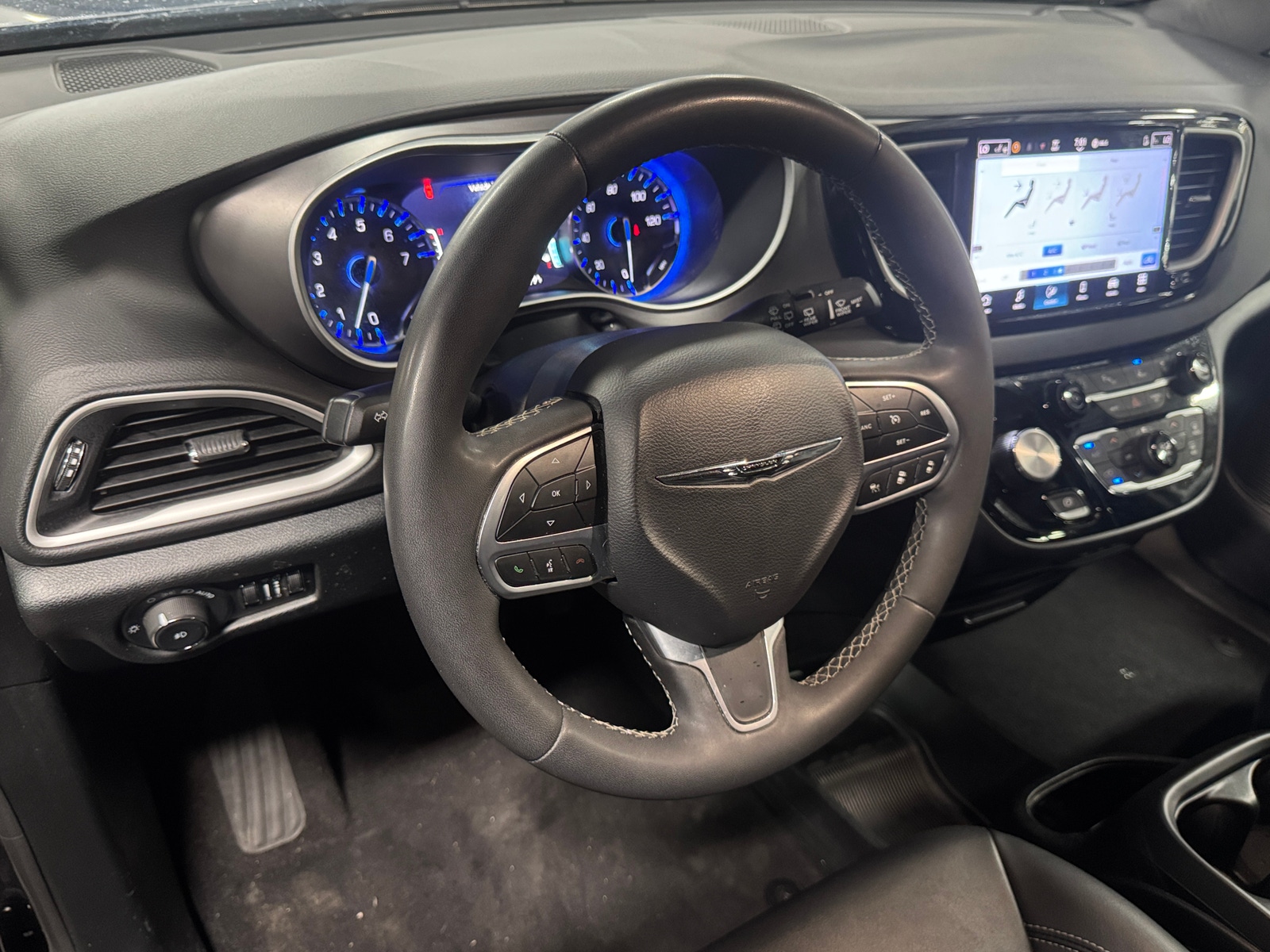 Thumbnail: 2025 Chrysler Pacifica - 4
