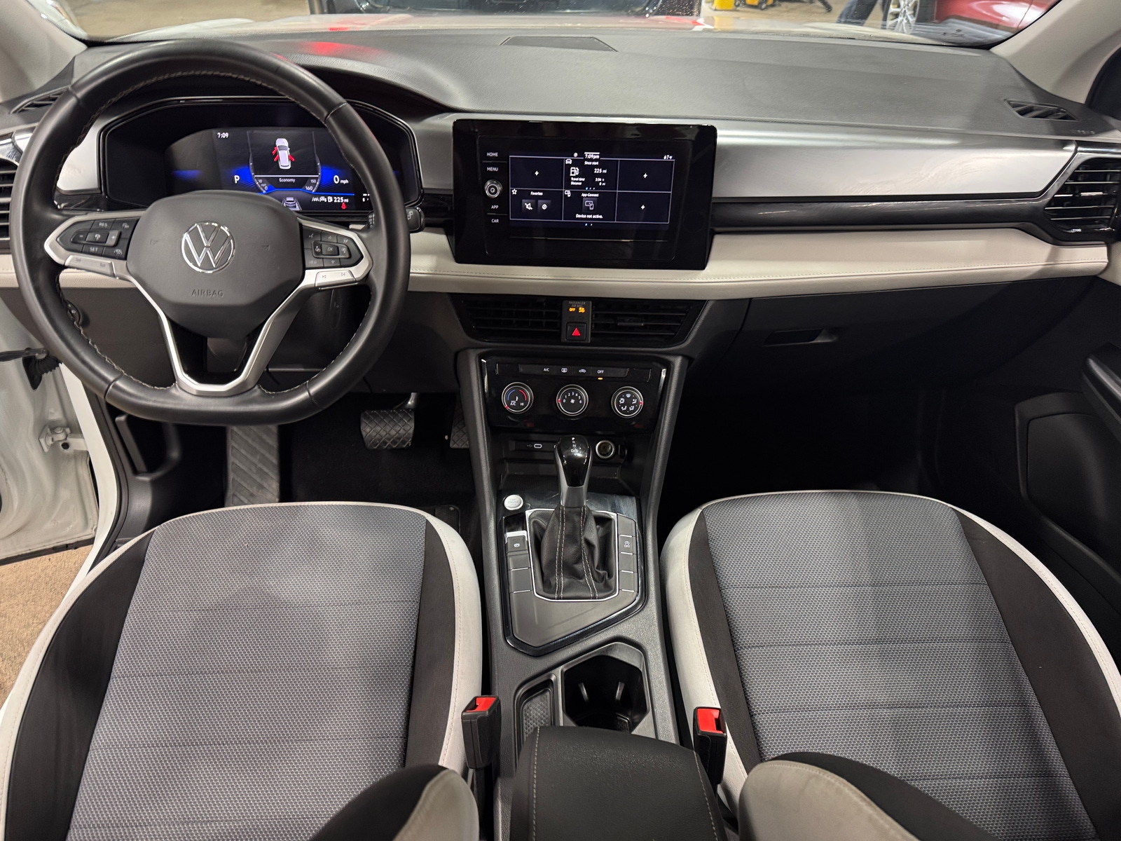 Thumbnail: 2025 Volkswagen Taos - 3