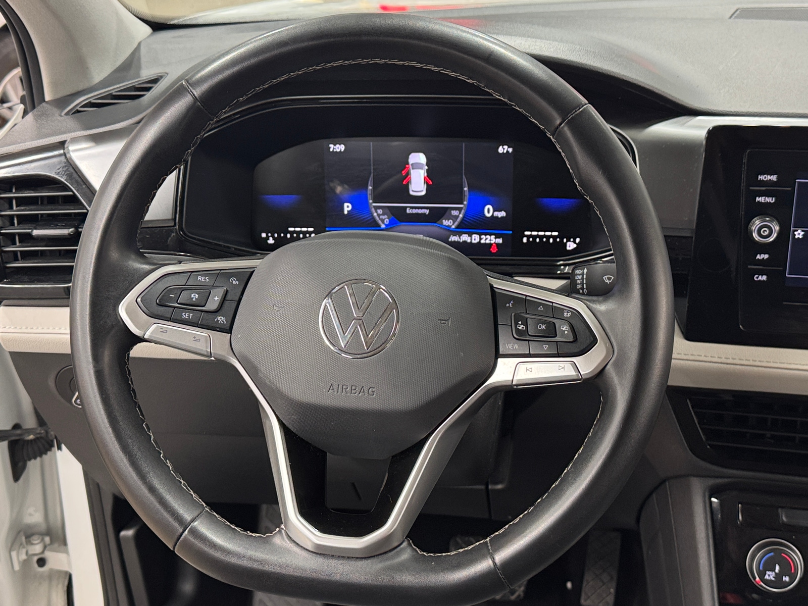 Thumbnail: 2025 Volkswagen Taos - 5