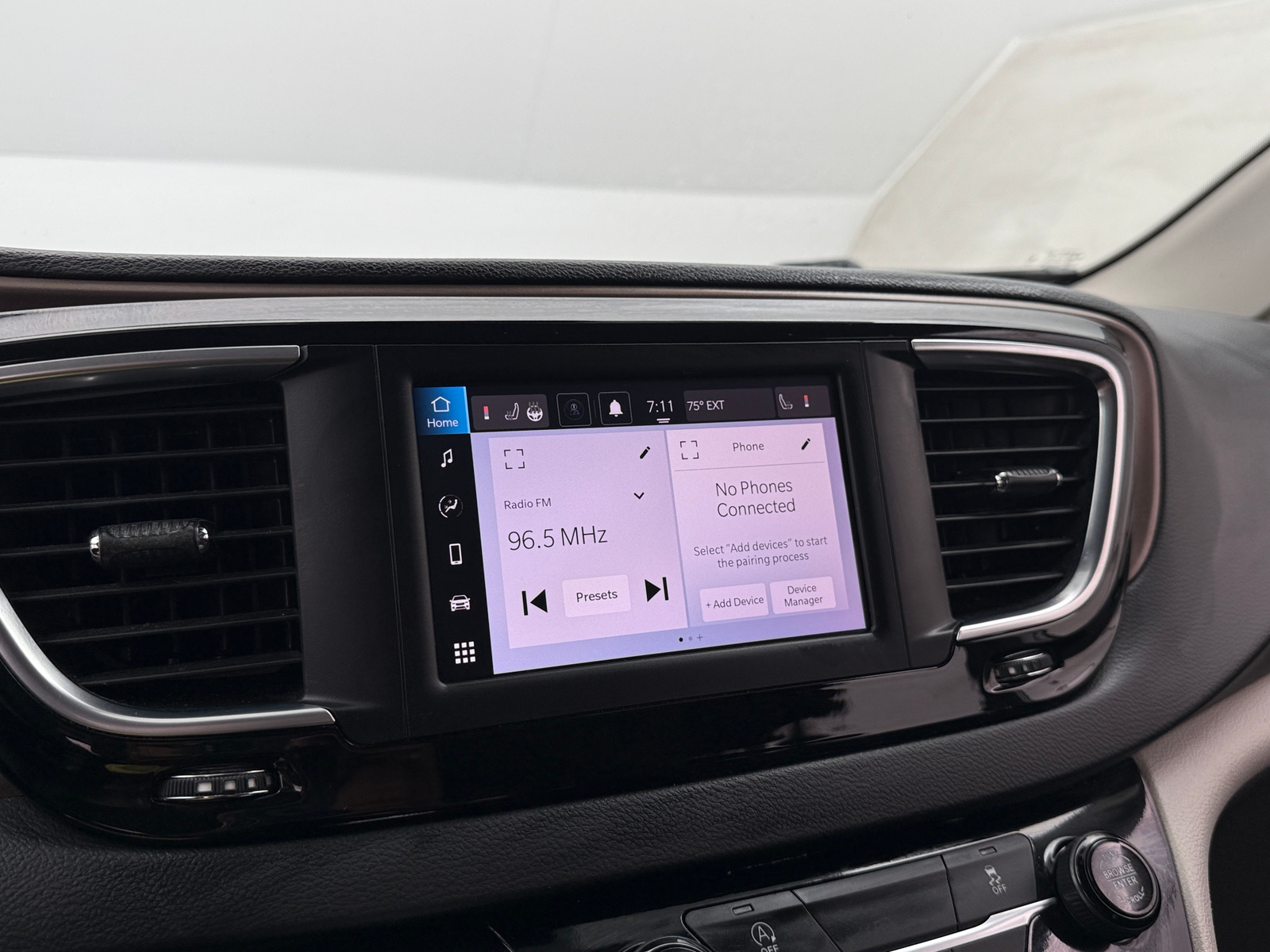 Thumbnail: 2024 Chrysler Voyager - 4