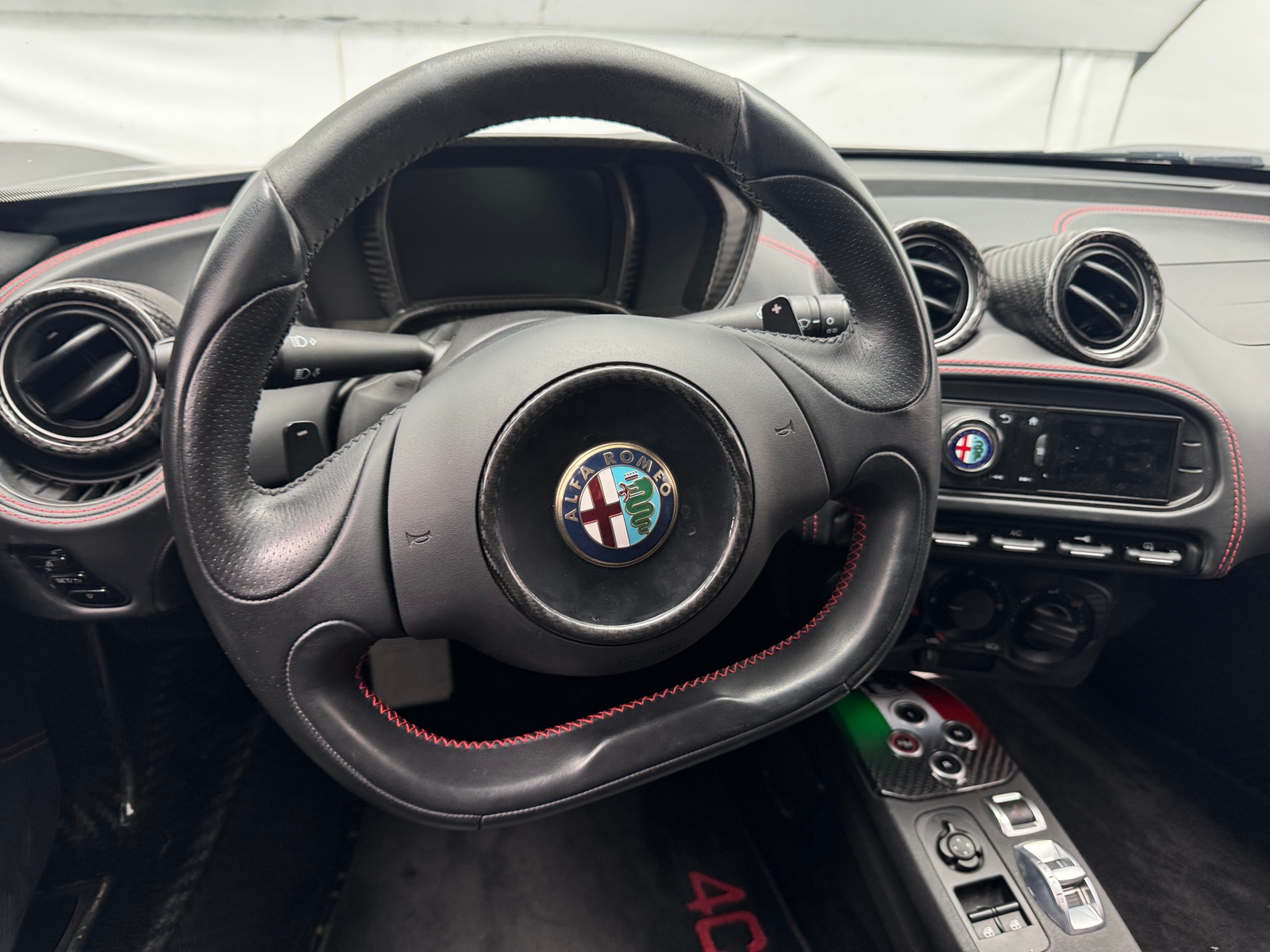 Thumbnail: 2015 Alfa Romeo 4C - 3