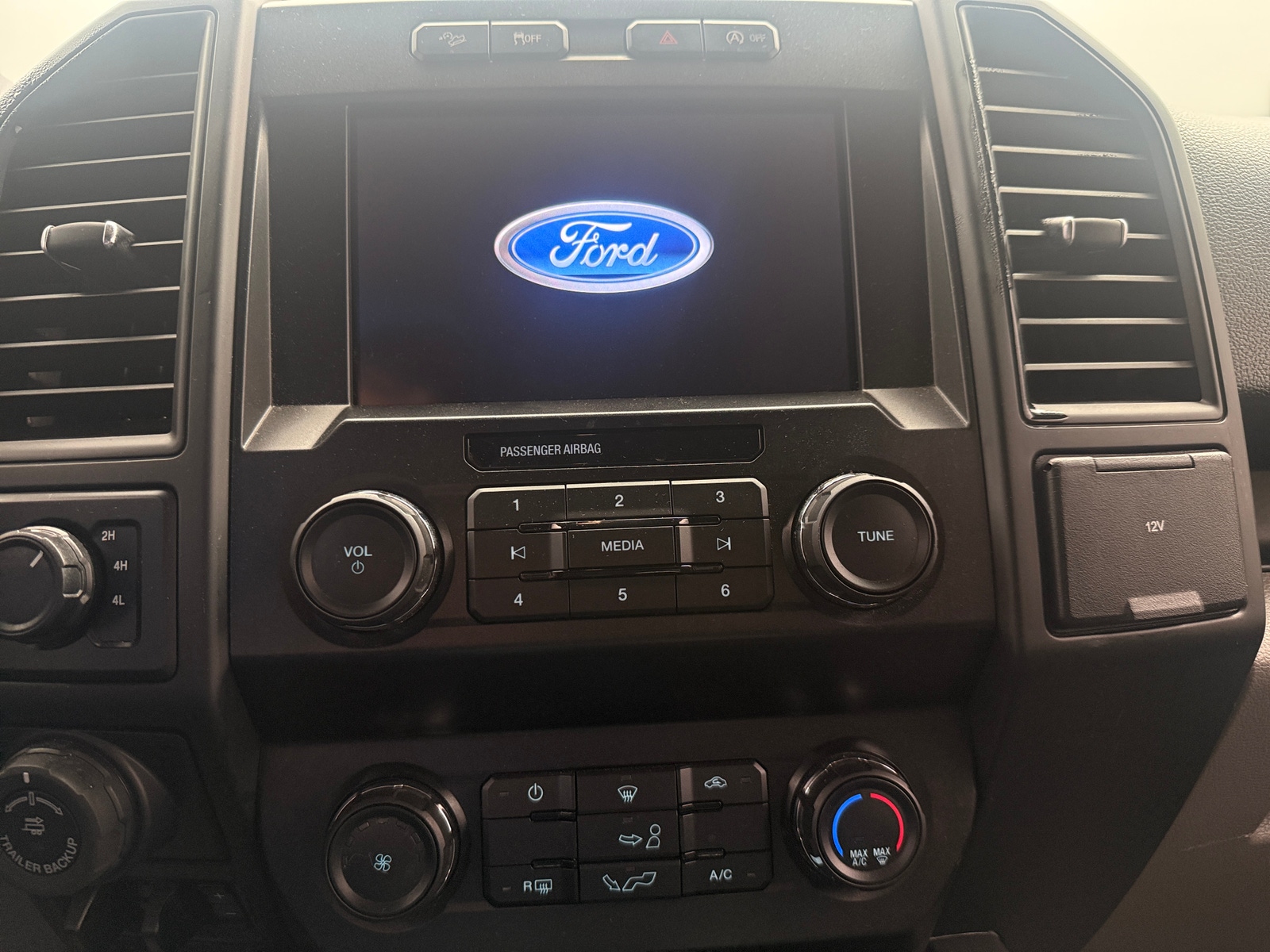Thumbnail: 2019 Ford Econoline - 4