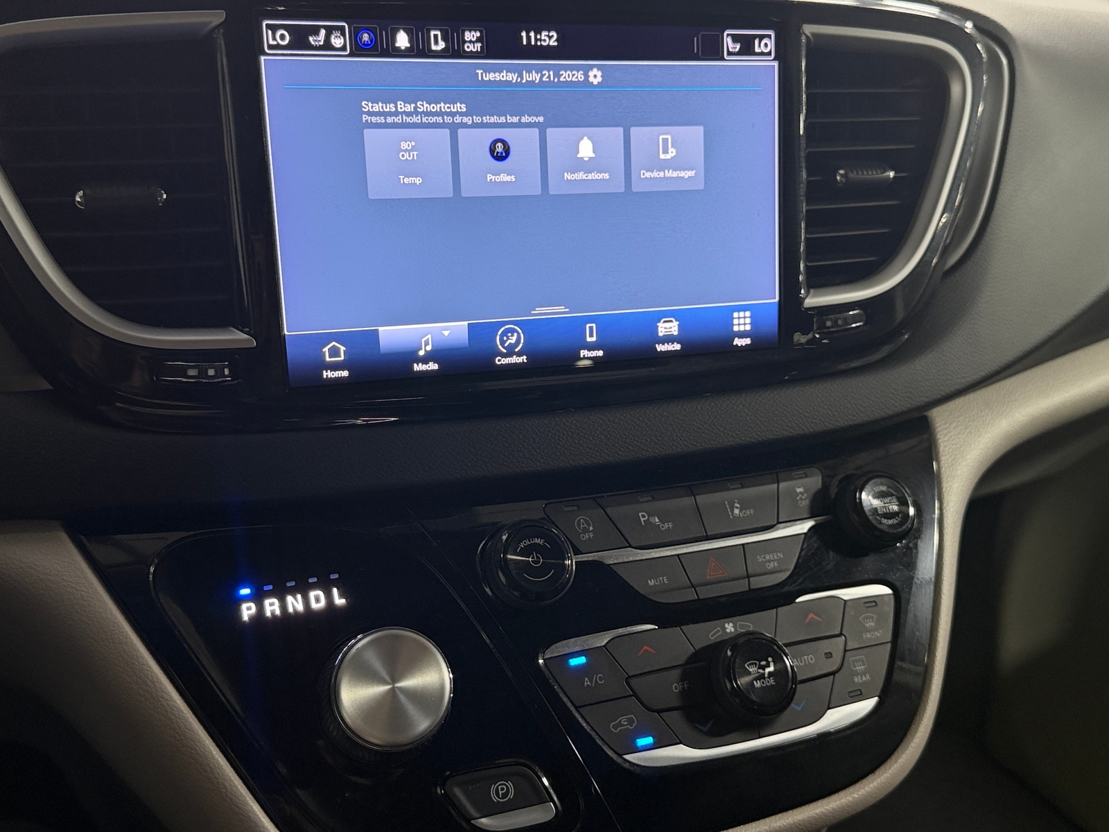Thumbnail: 2024 Chrysler Pacifica - 3