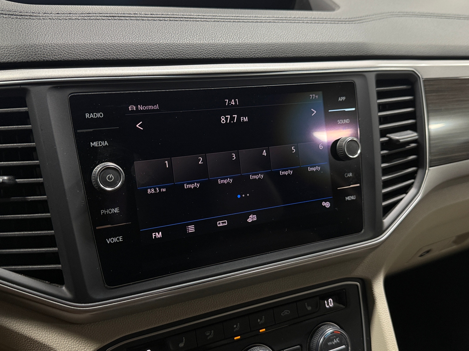 Thumbnail: 2019 Volkswagen Atlas - 3