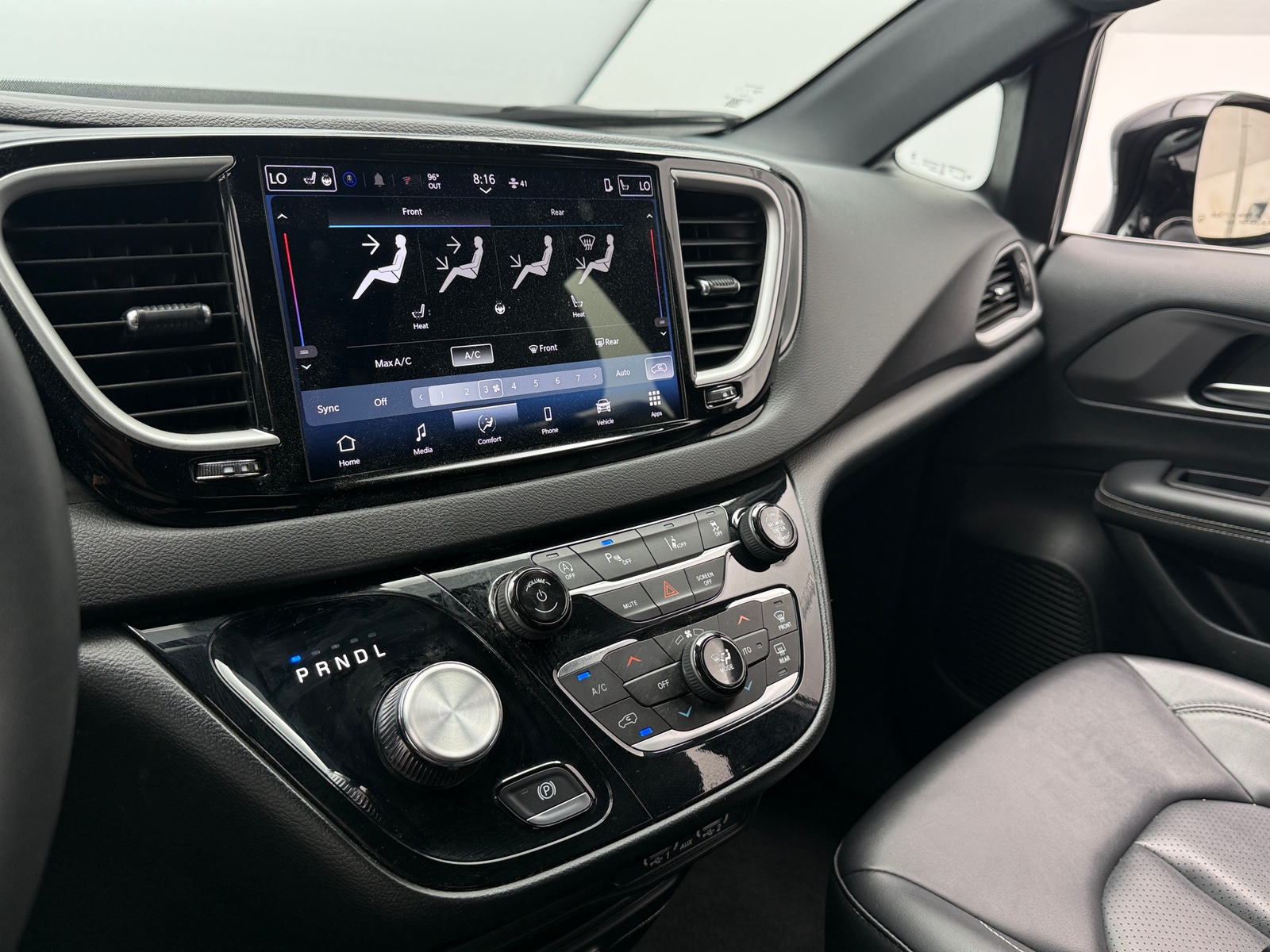 Thumbnail: 2025 Chrysler Pacifica - 3