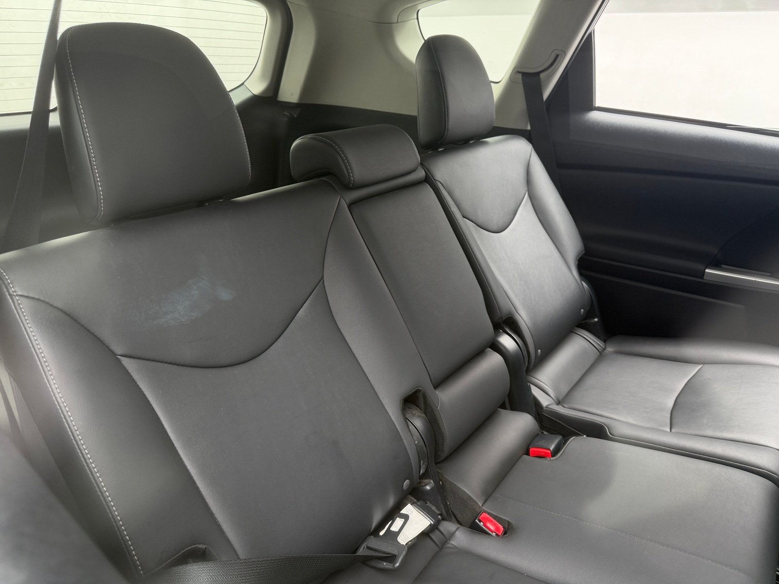 Thumbnail: 2015 Toyota Prius v - 6