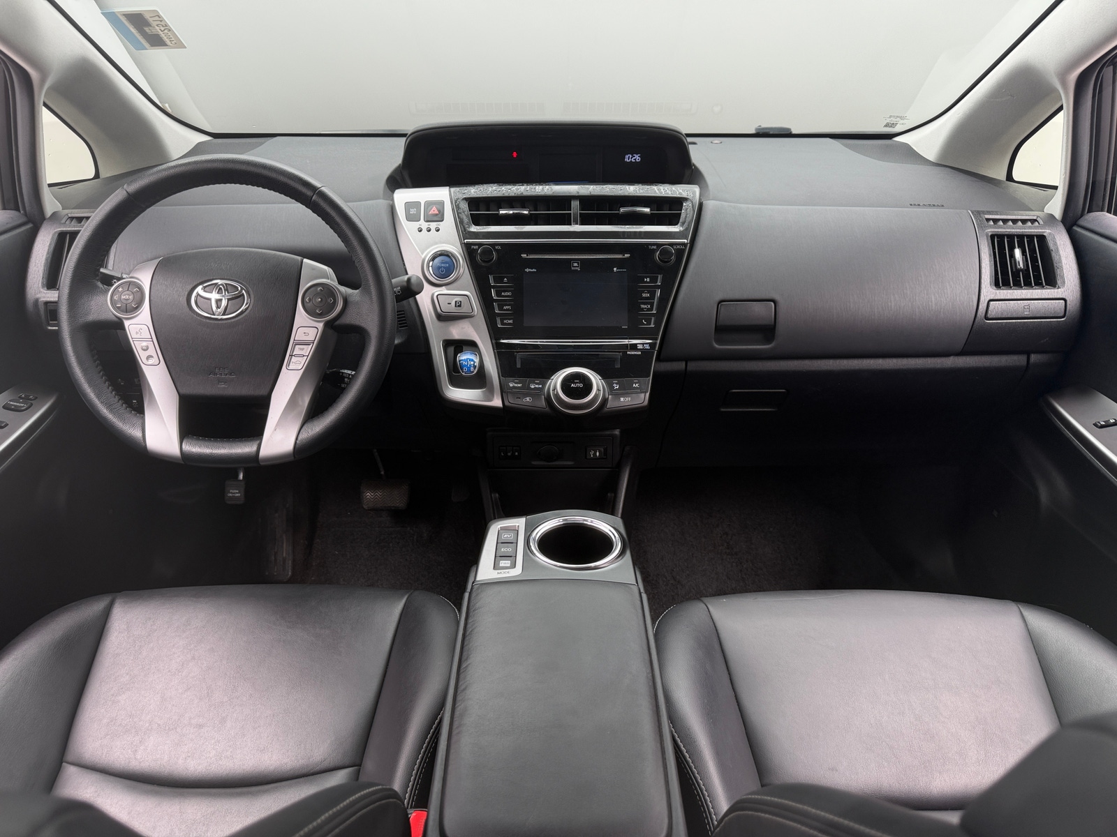 Thumbnail: 2015 Toyota Prius v - 3