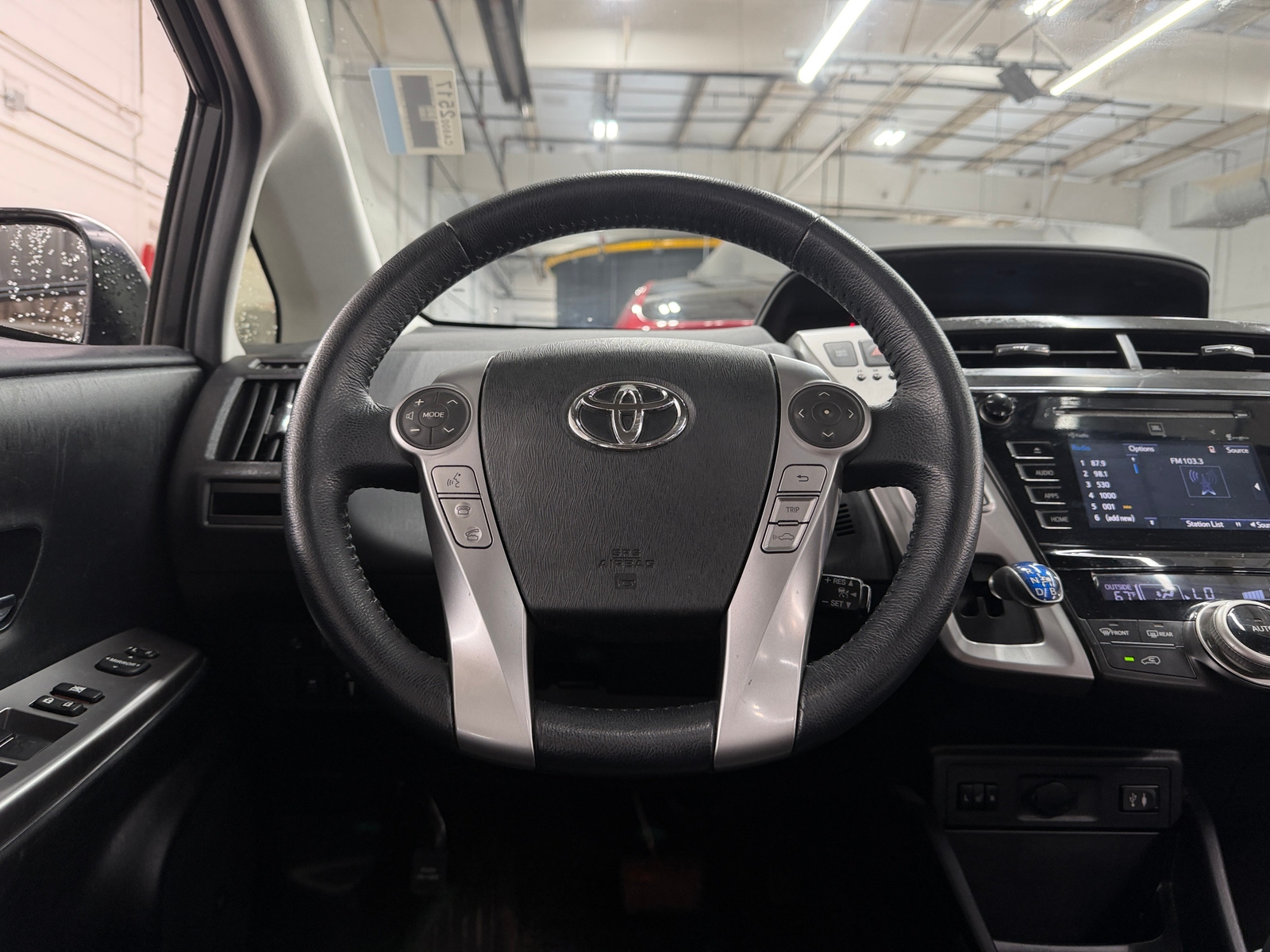 Thumbnail: 2015 Toyota Prius v - 5
