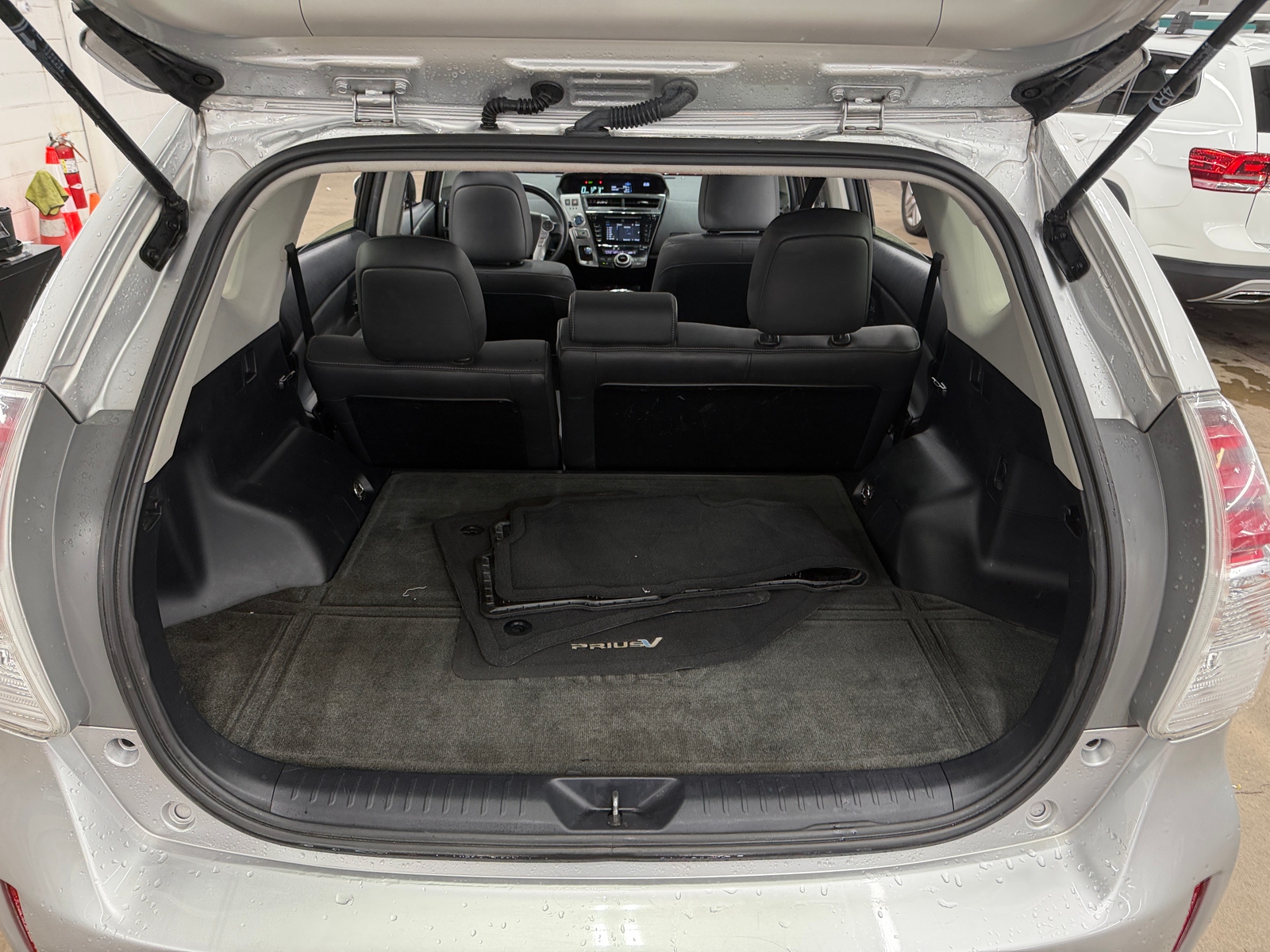 Thumbnail: 2015 Toyota Prius v - 7