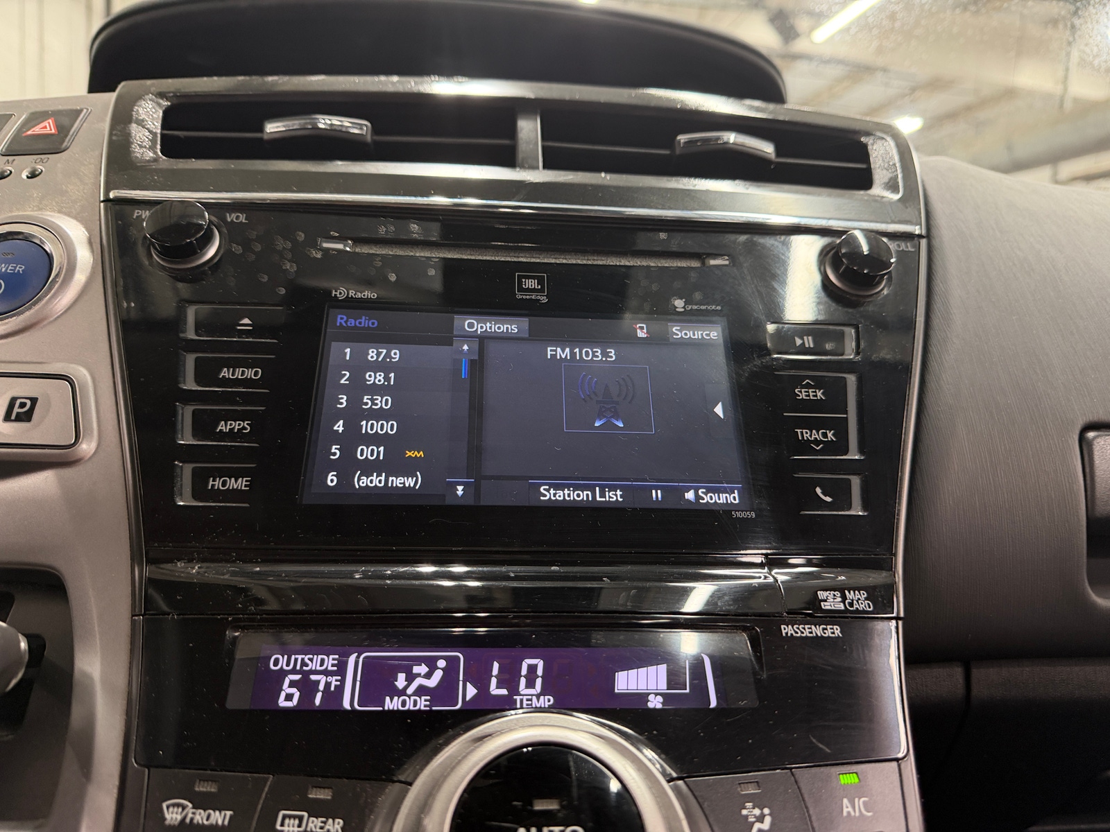 Thumbnail: 2015 Toyota Prius v - 4