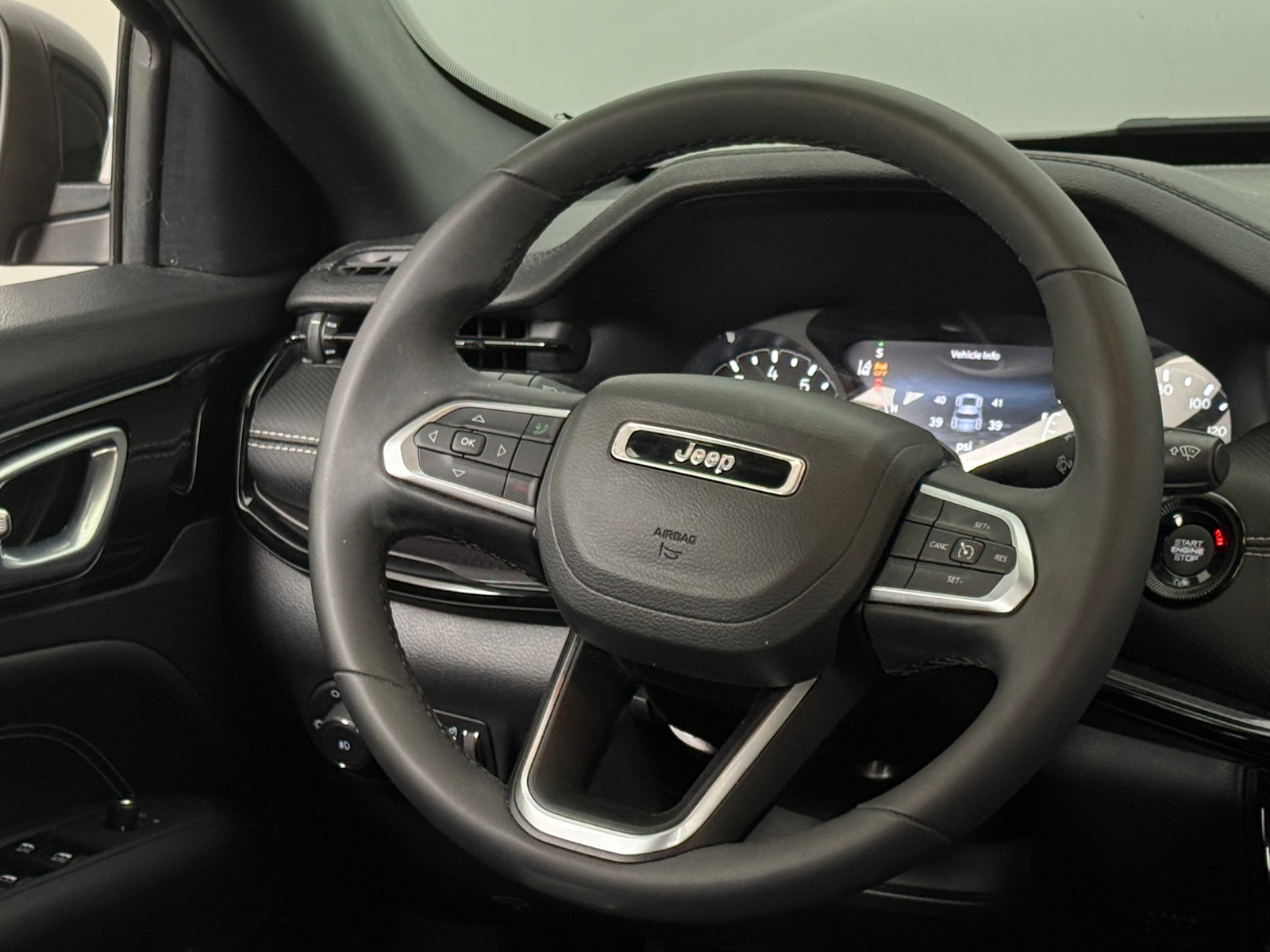 Thumbnail: 2023 Jeep Compass - 5