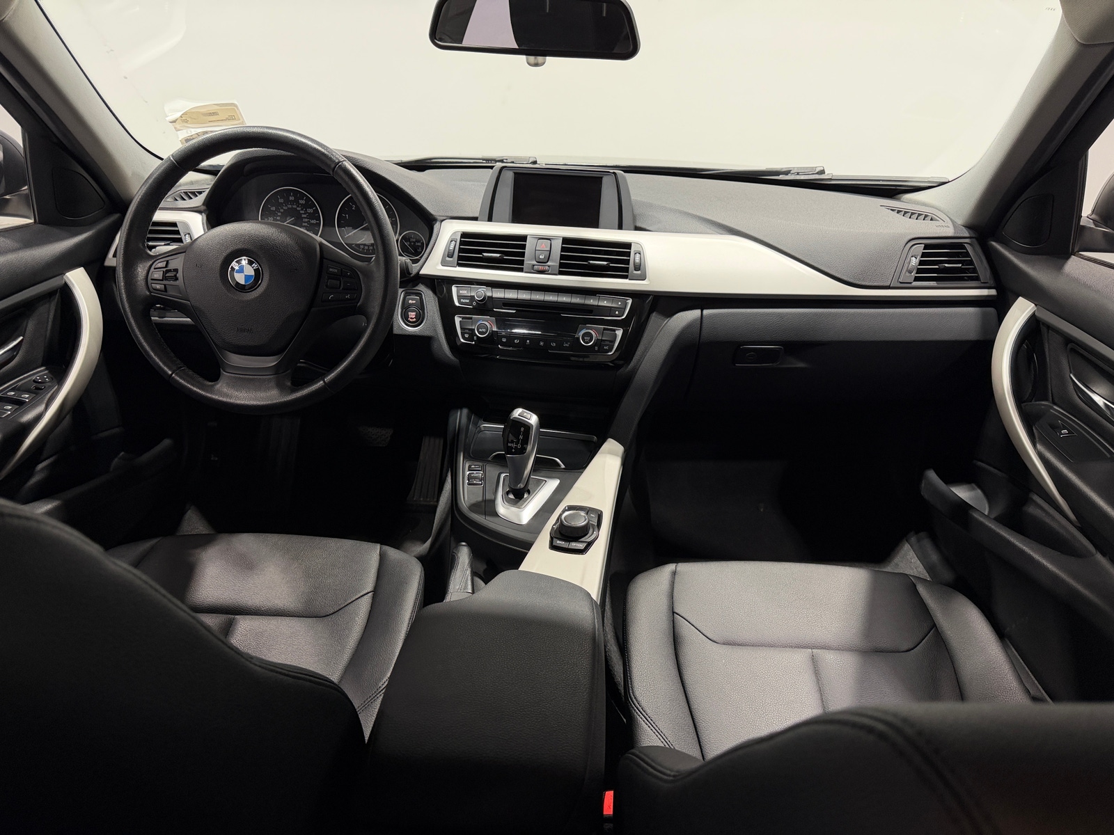 Thumbnail: 2017 BMW 3 Series - 2