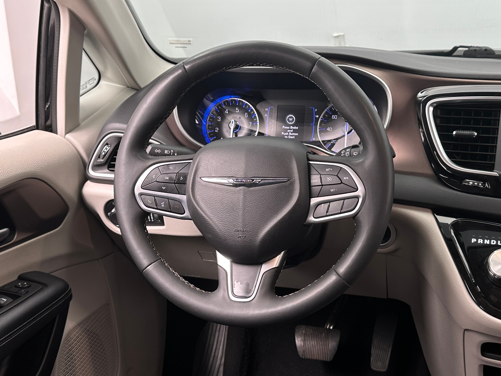 Thumbnail: 2024 Chrysler Voyager - 5