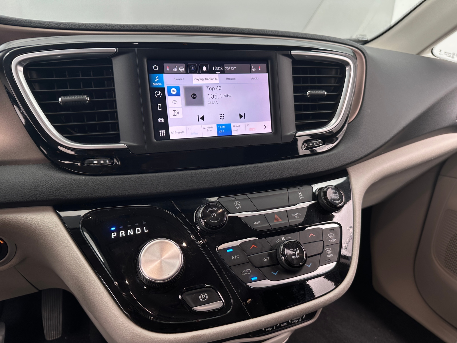 Thumbnail: 2024 Chrysler Voyager - 4