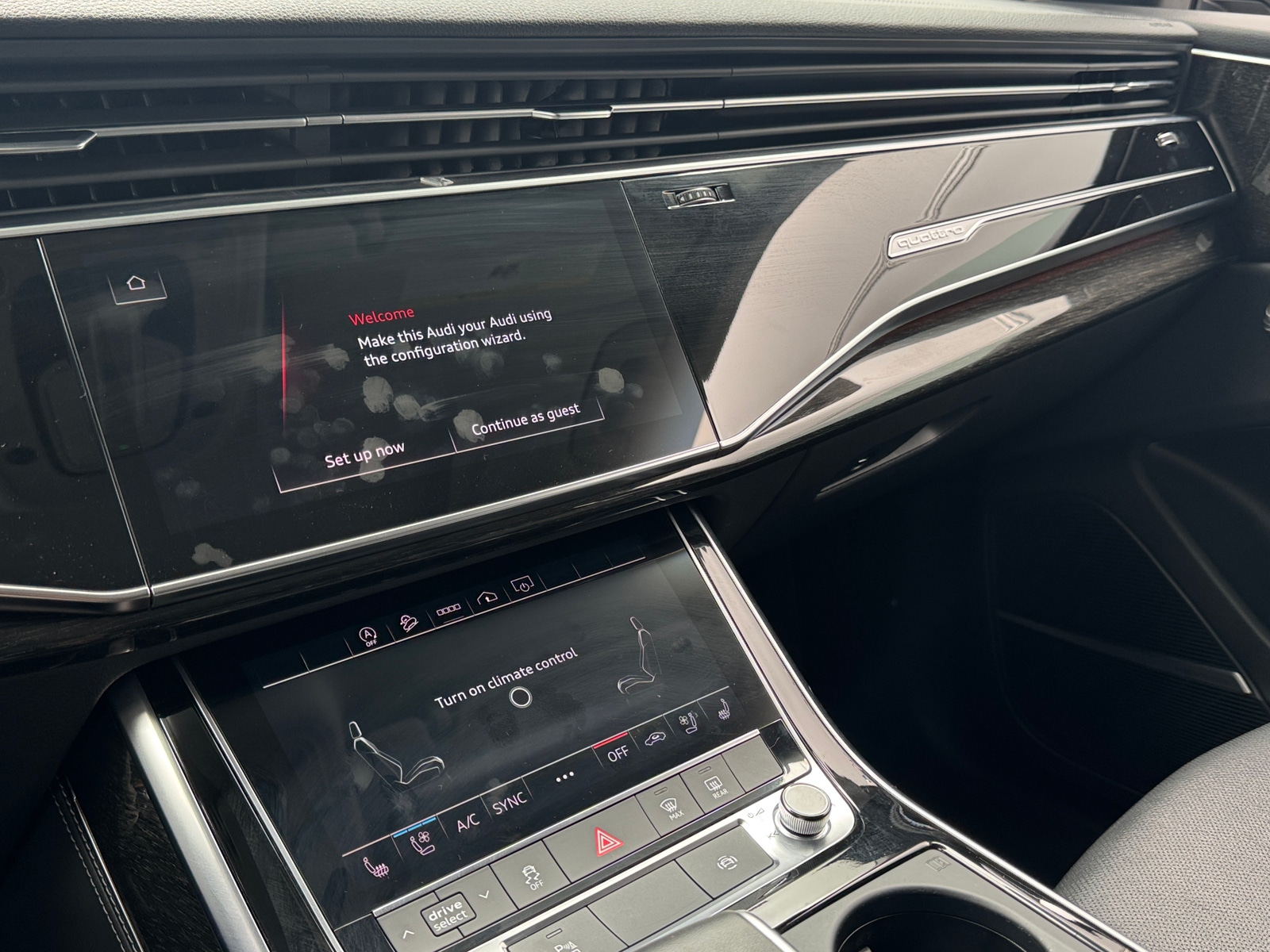 Thumbnail: 2023 Audi Q8 - 3