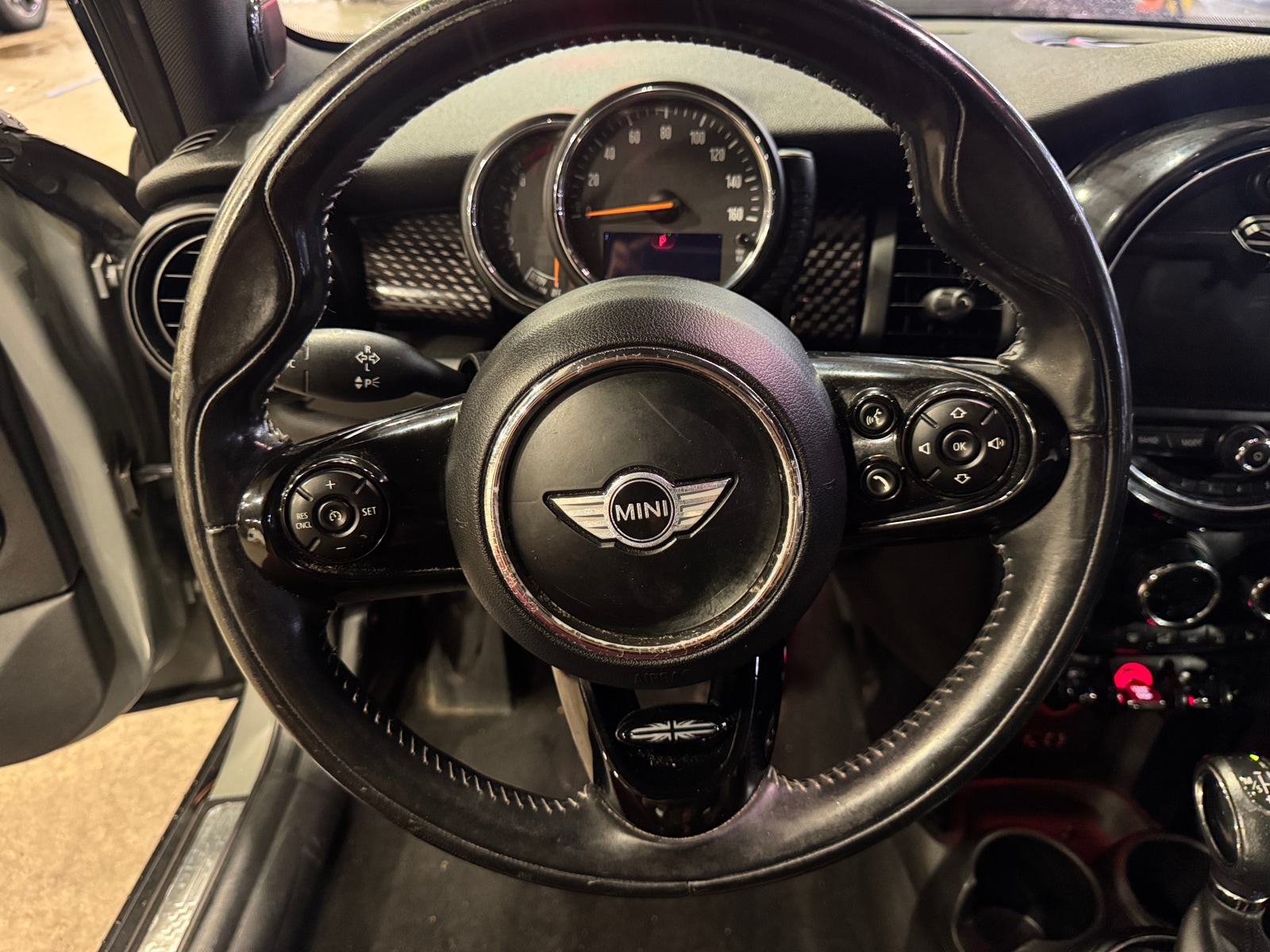 Thumbnail: 2017 MINI Cooper Hardtop - 4