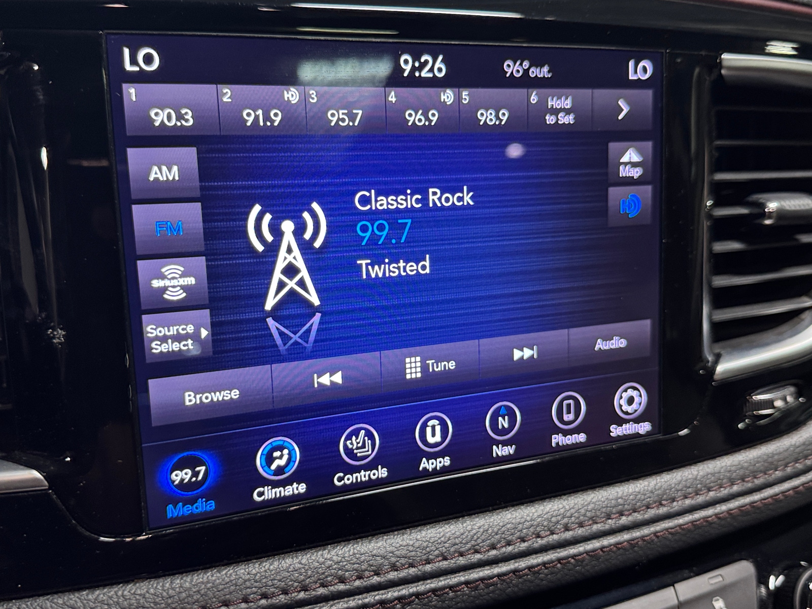 Thumbnail: 2019 Chrysler Pacifica - 3