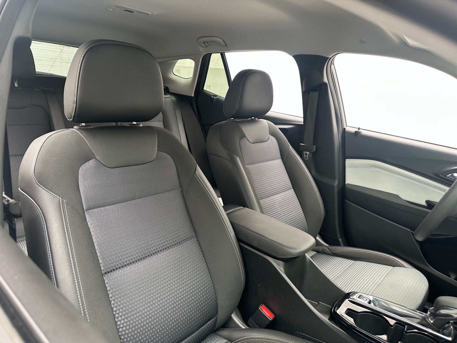 Thumbnail: 2025 Chevrolet Trax - 2