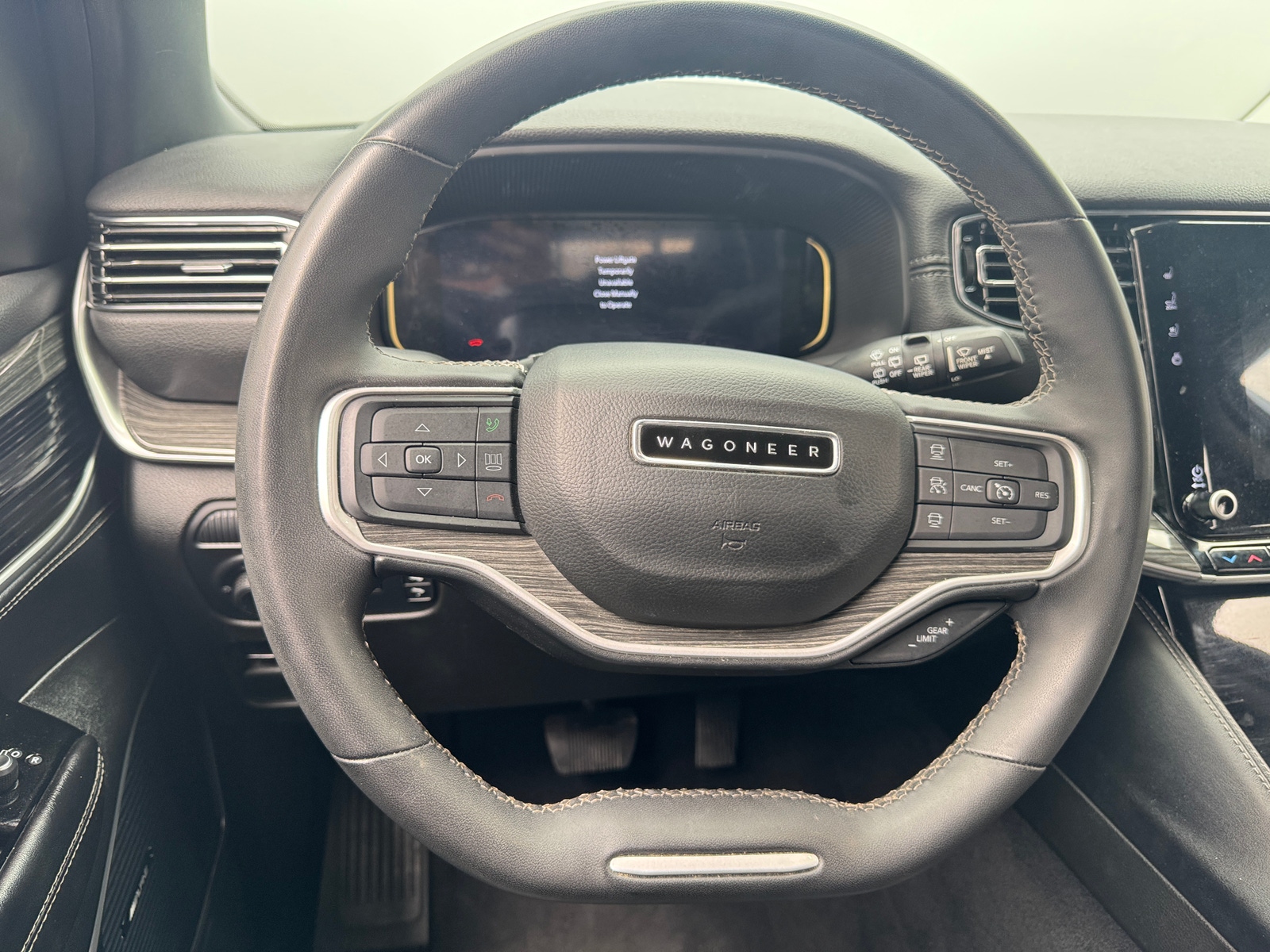 Thumbnail: 2022 Jeep Wagoneer - 4