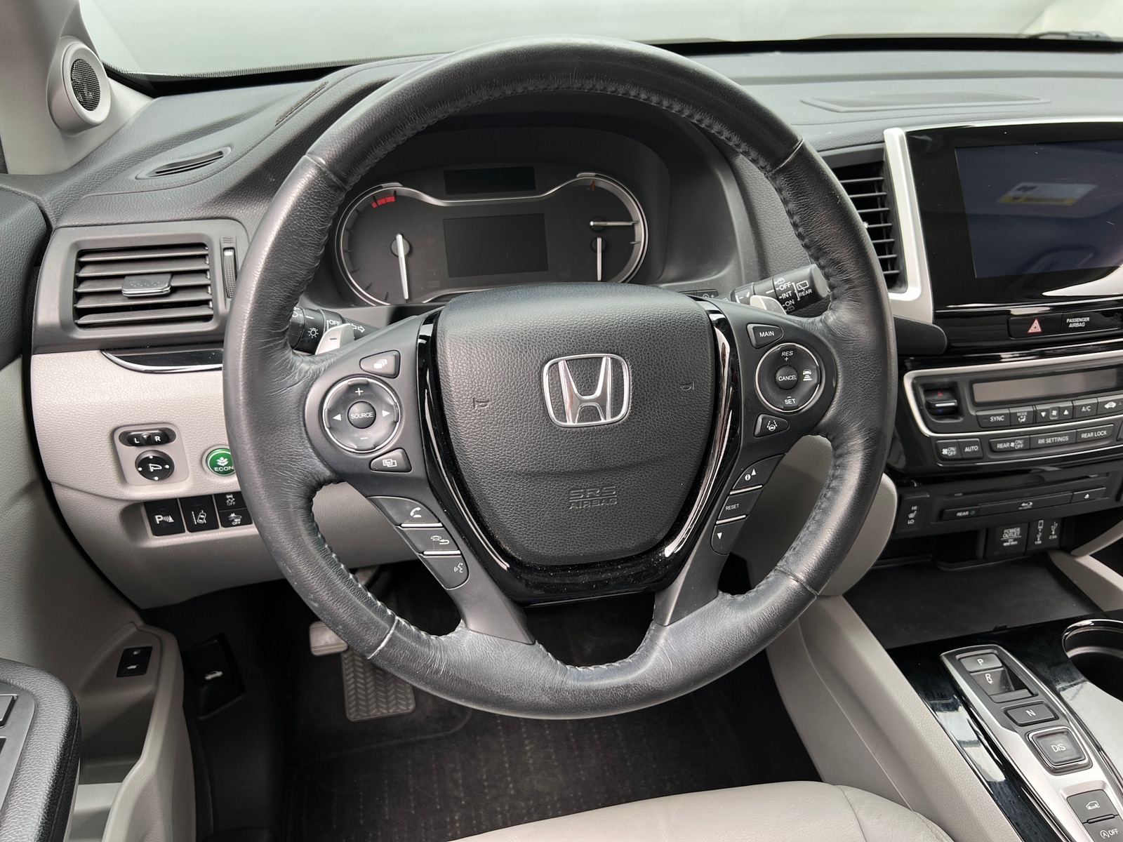Thumbnail: 2017 Honda Pilot - 4