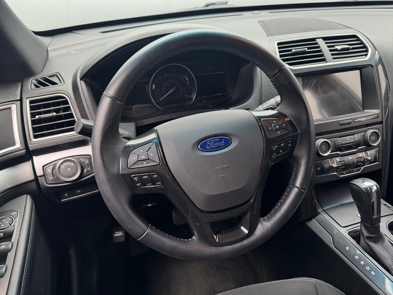 Thumbnail: 2017 Ford Explorer - 5