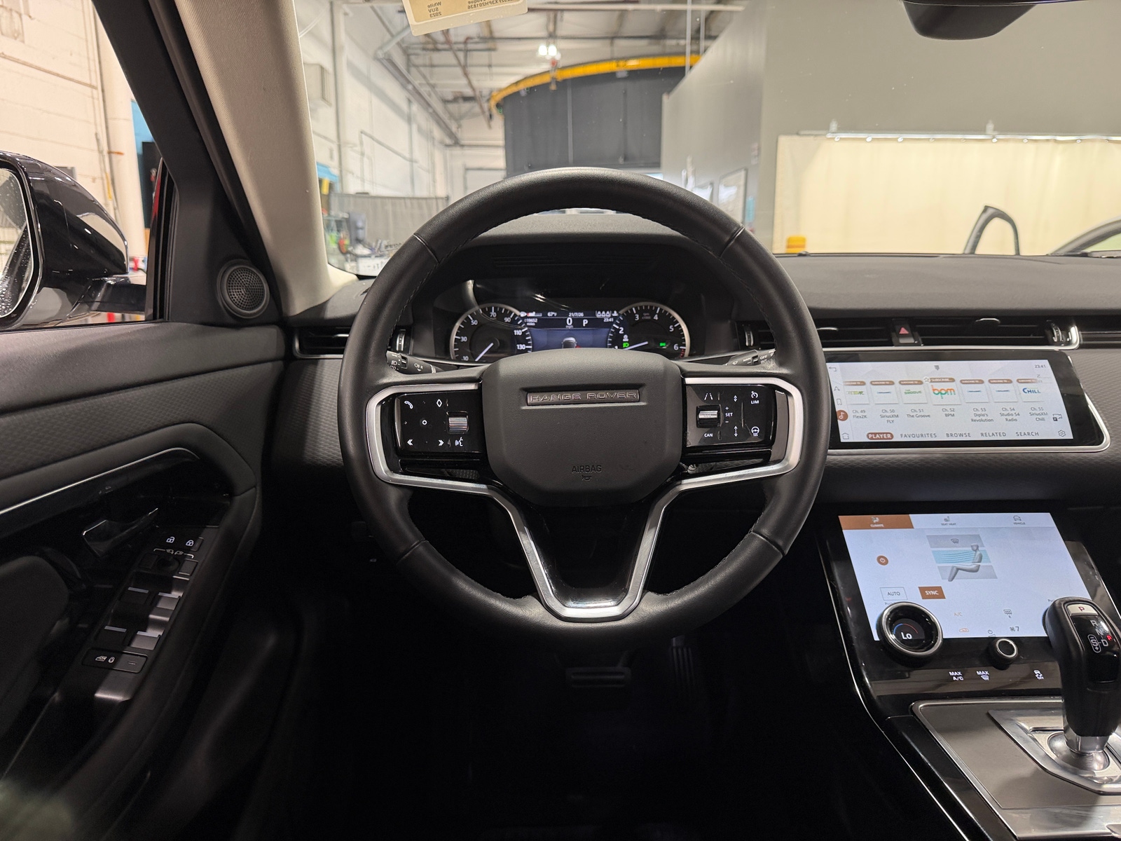 Thumbnail: 2023 Land Rover Range Rover Evoque - 4