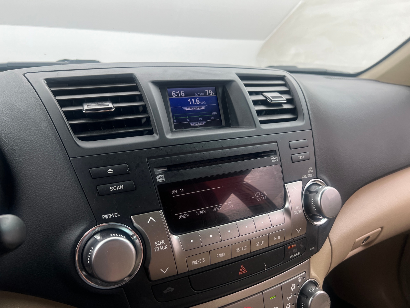 Thumbnail: 2012 Toyota Highlander - 4