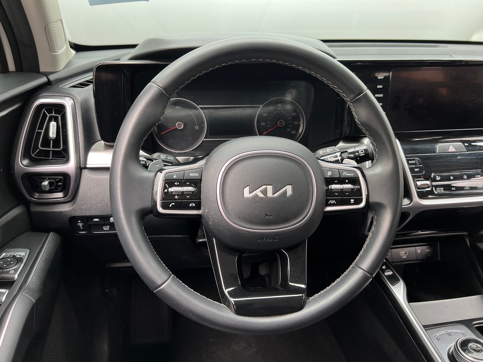 Thumbnail: 2023 Kia Sorento - 4