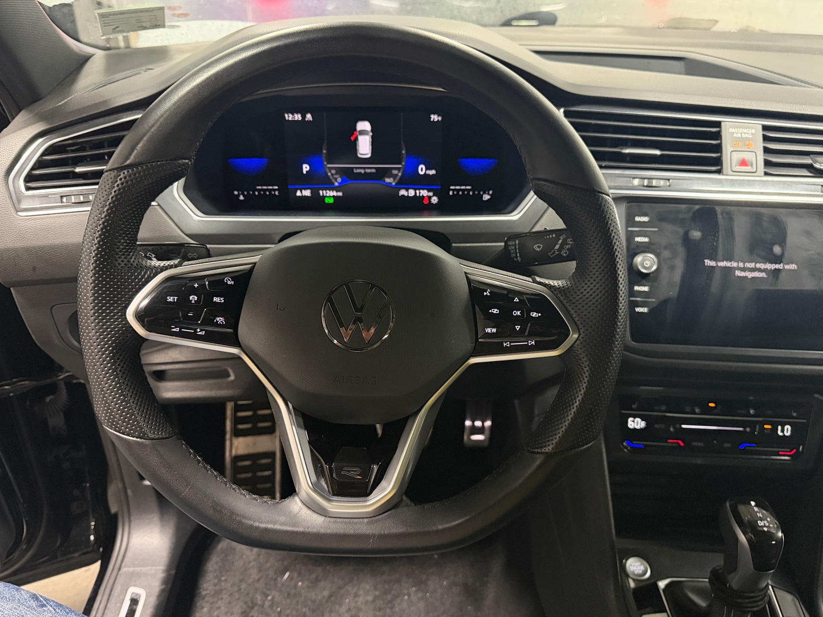 Thumbnail: 2023 Volkswagen Tiguan - 4