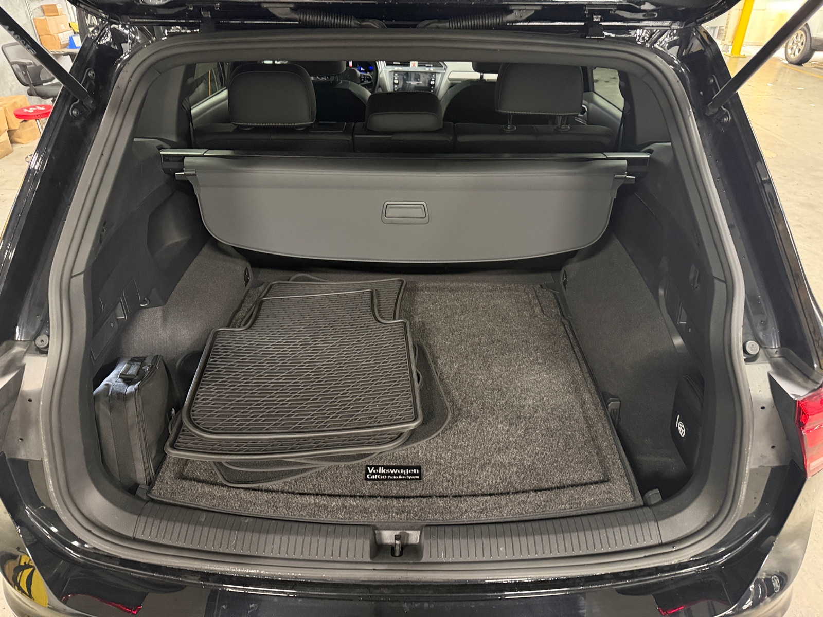 Thumbnail: 2023 Volkswagen Tiguan - 6