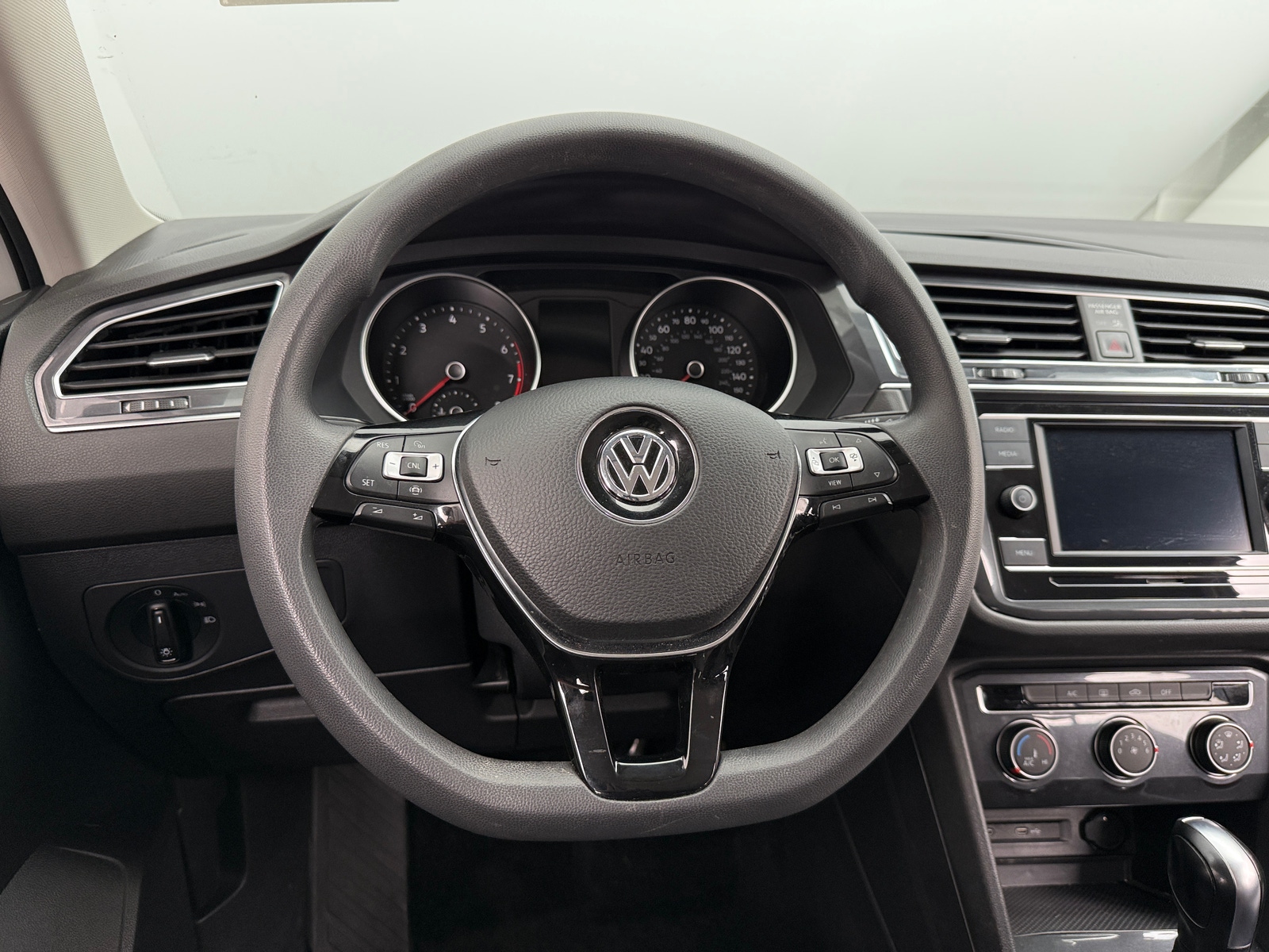 Thumbnail: 2020 Volkswagen Tiguan - 5