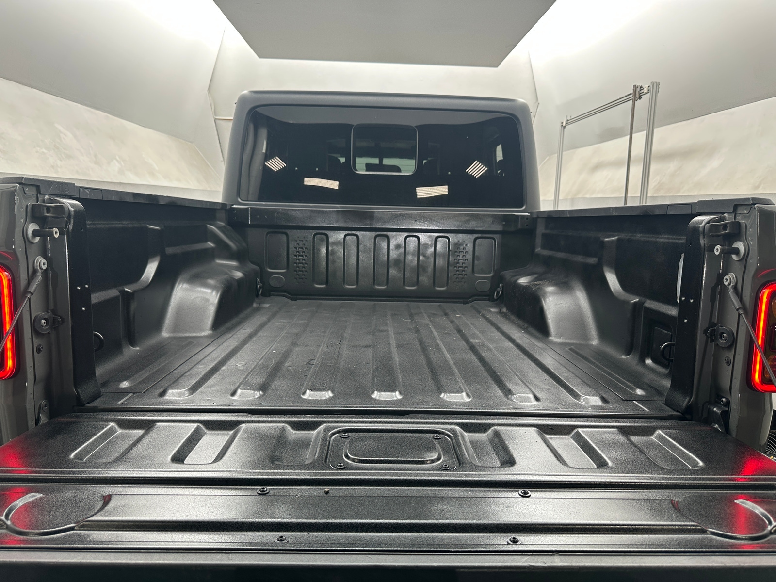 Thumbnail: 2021 Jeep Gladiator - 7