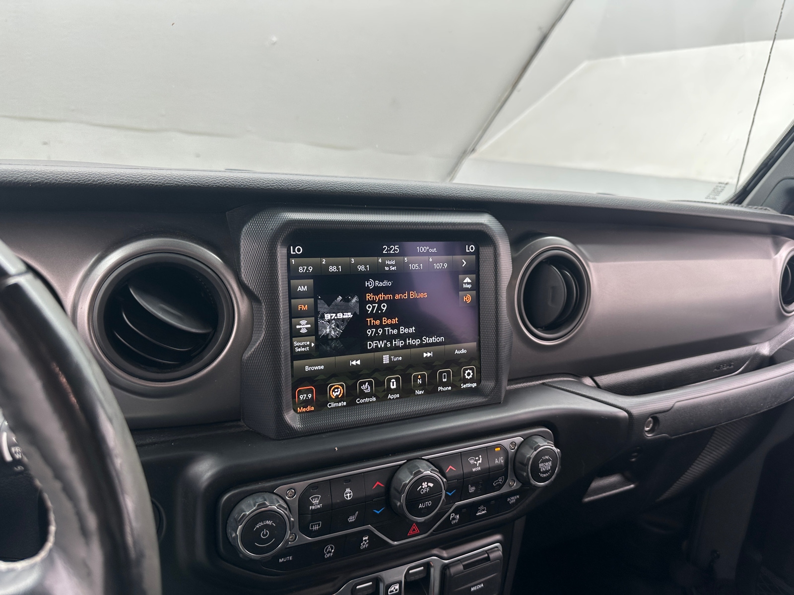 Thumbnail: 2021 Jeep Gladiator - 4
