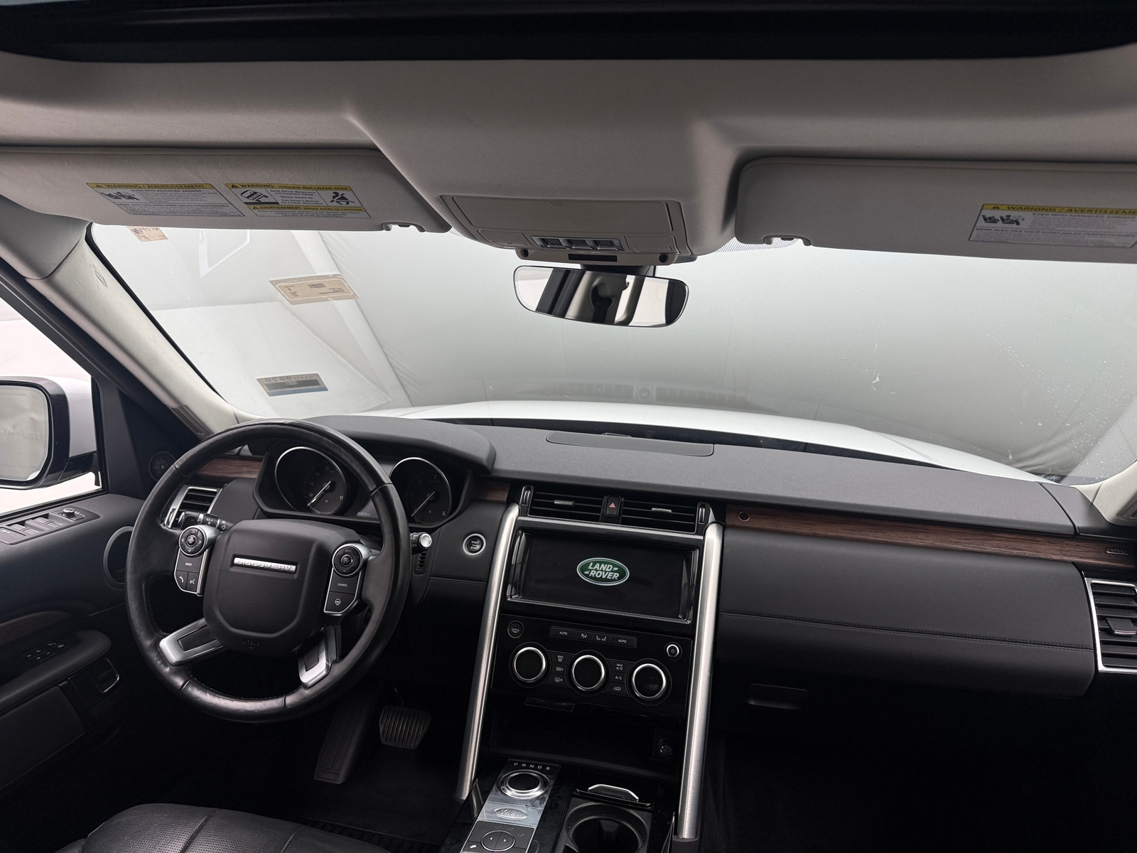 Thumbnail: 2017 Land Rover Discovery - 2