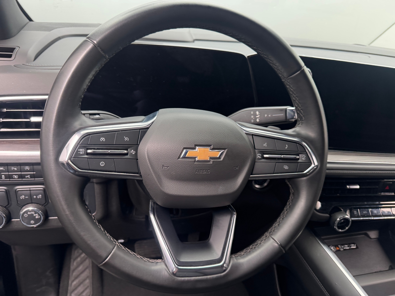 Thumbnail: 2025 Chevrolet Suburban - 4