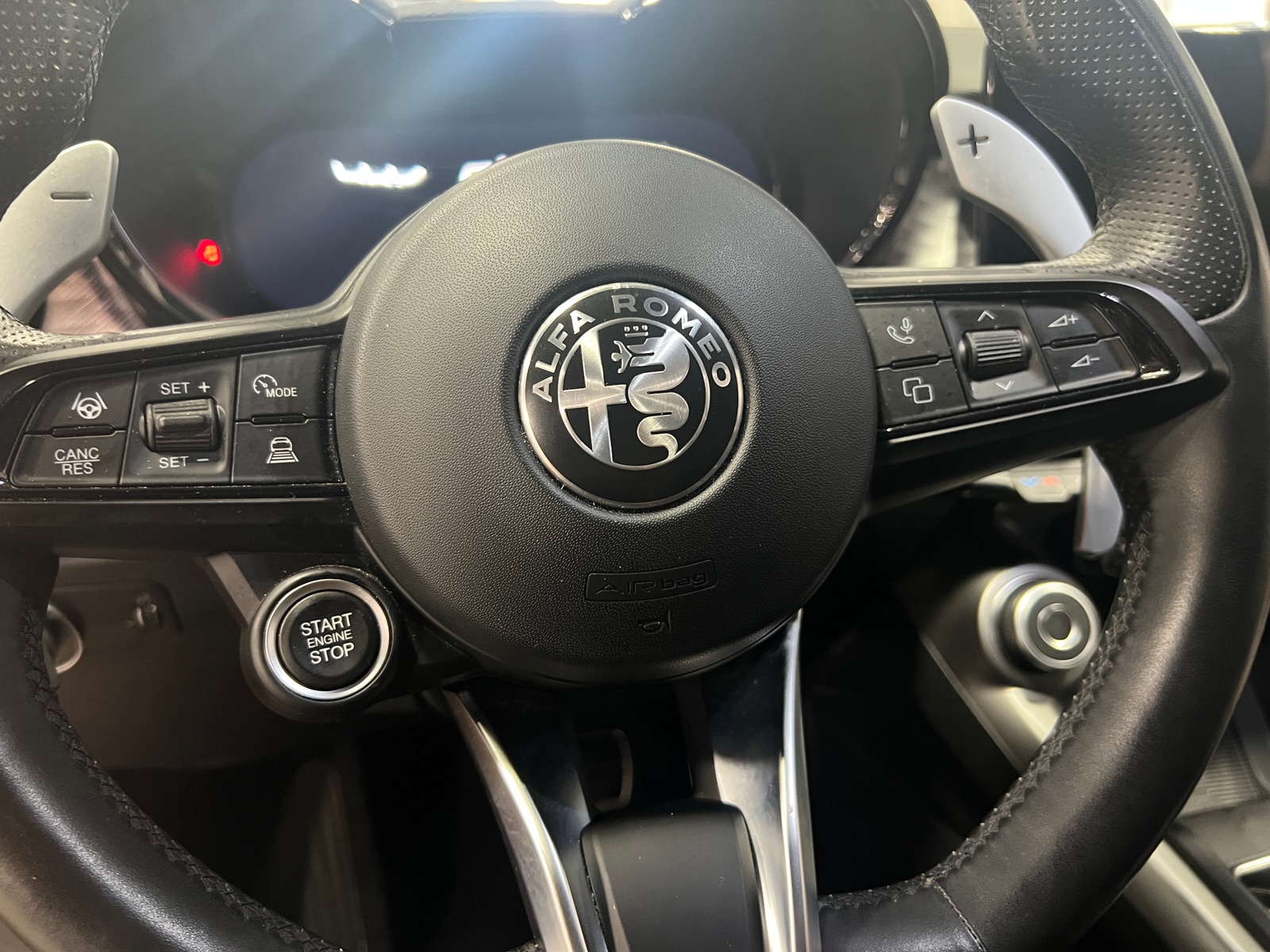 Thumbnail: 2024 Alfa Romeo Tonale - 4