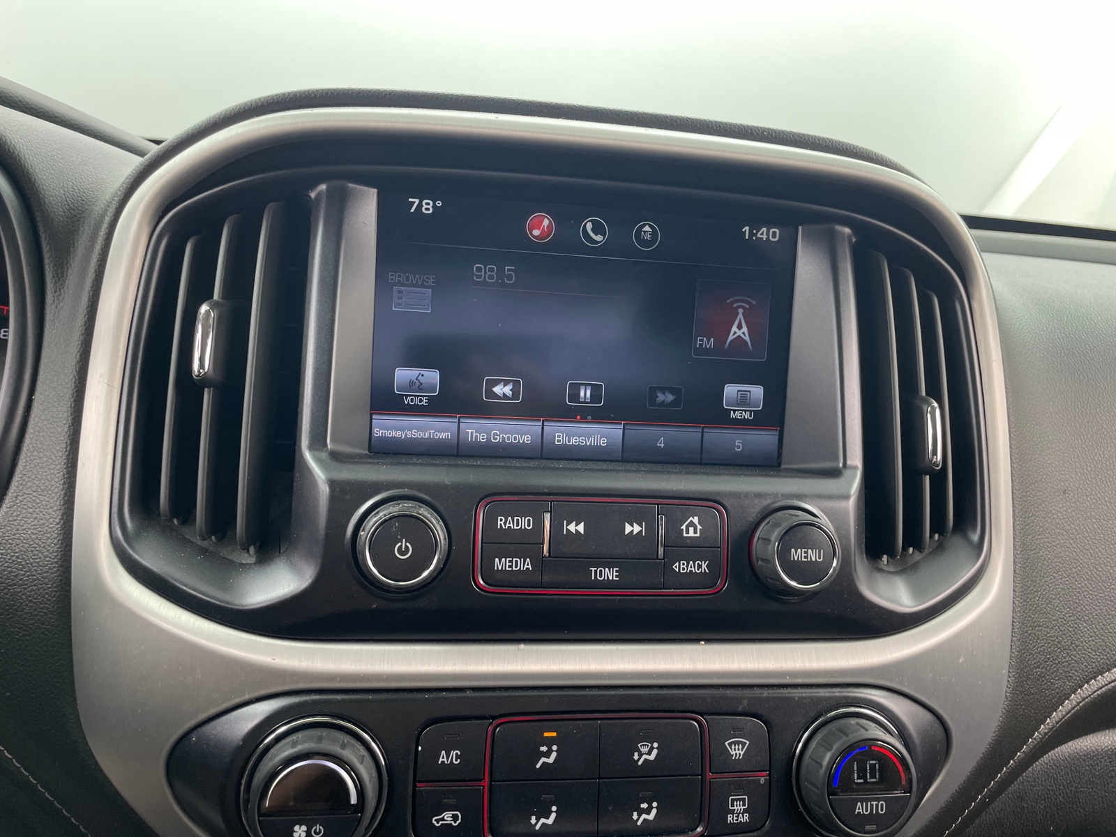 Thumbnail: 2015 GMC Canyon - 3