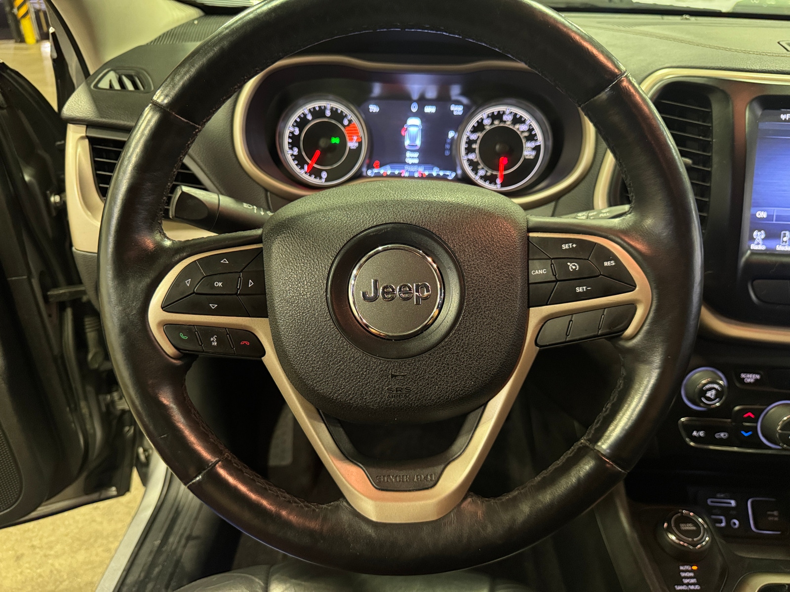 Thumbnail: 2018 Jeep Cherokee - 4