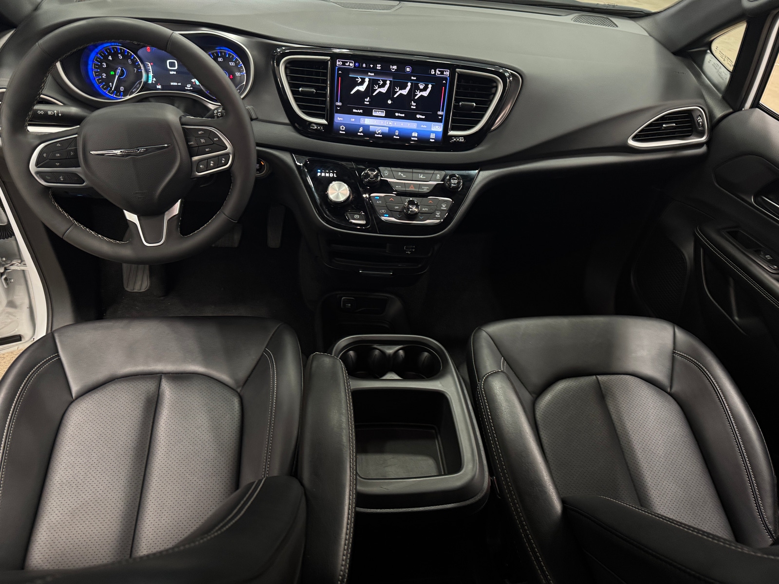 Thumbnail: 2026 Chrysler Pacifica - 2